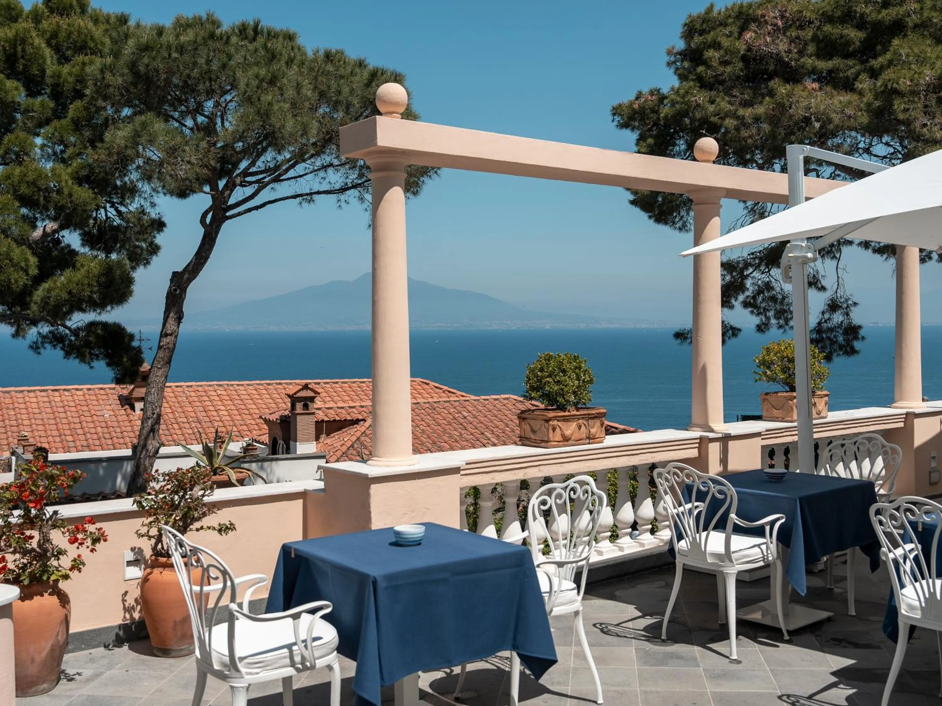 Restaurant/places to eat in Hotel Miramare