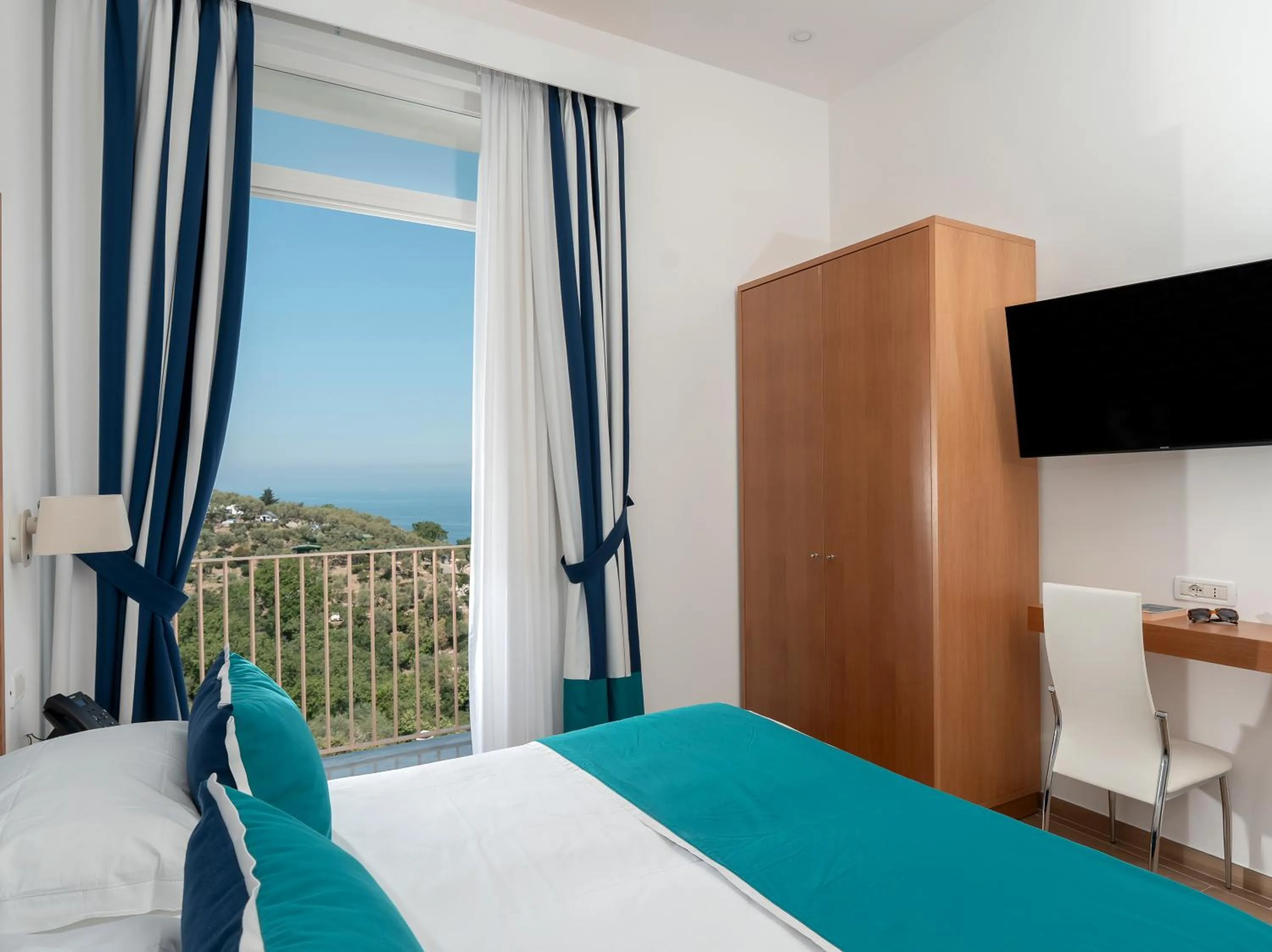 Bedroom, Bed in Hotel Miramare