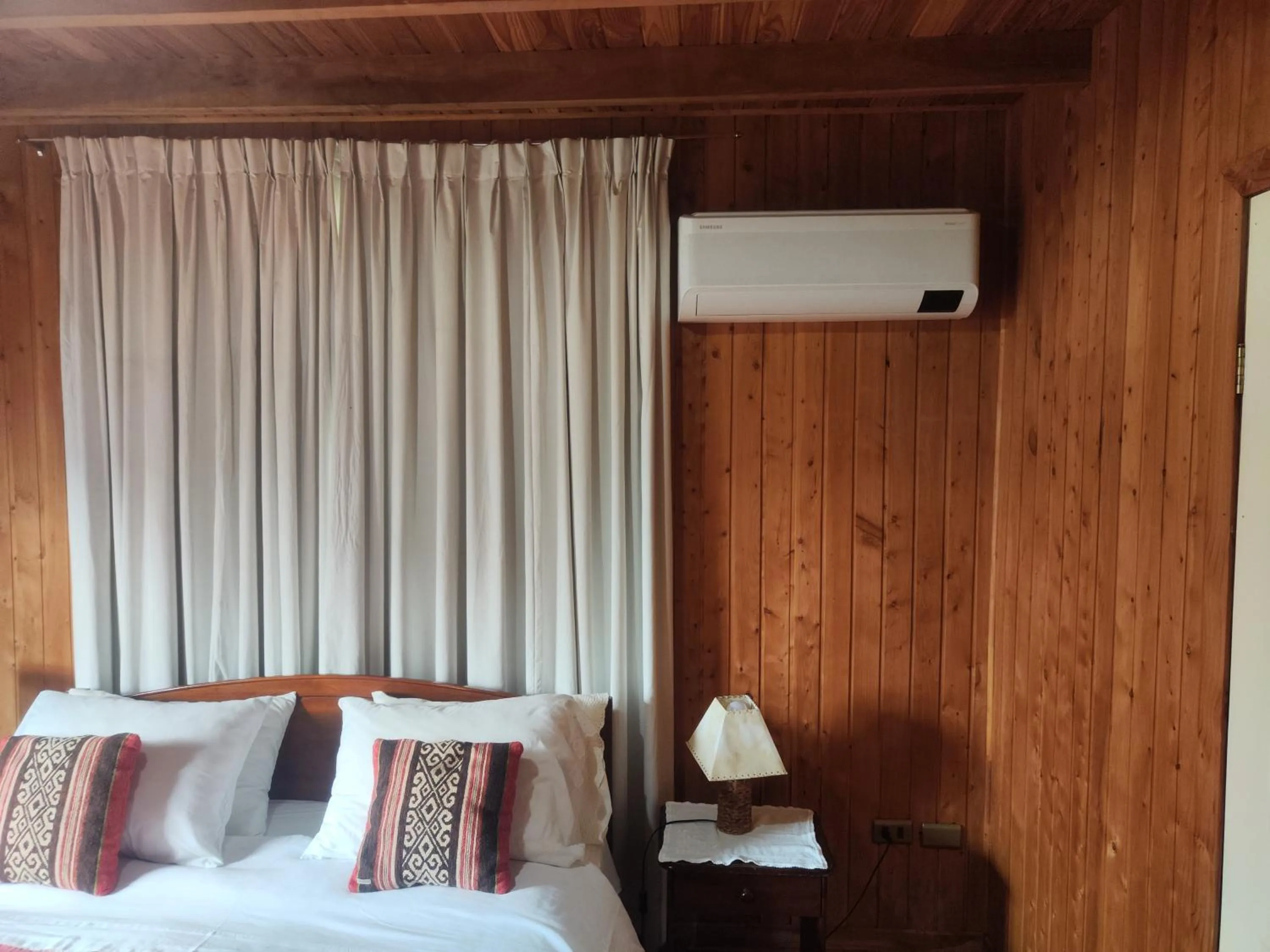 air conditioner, Bed in Omi Kika B&B