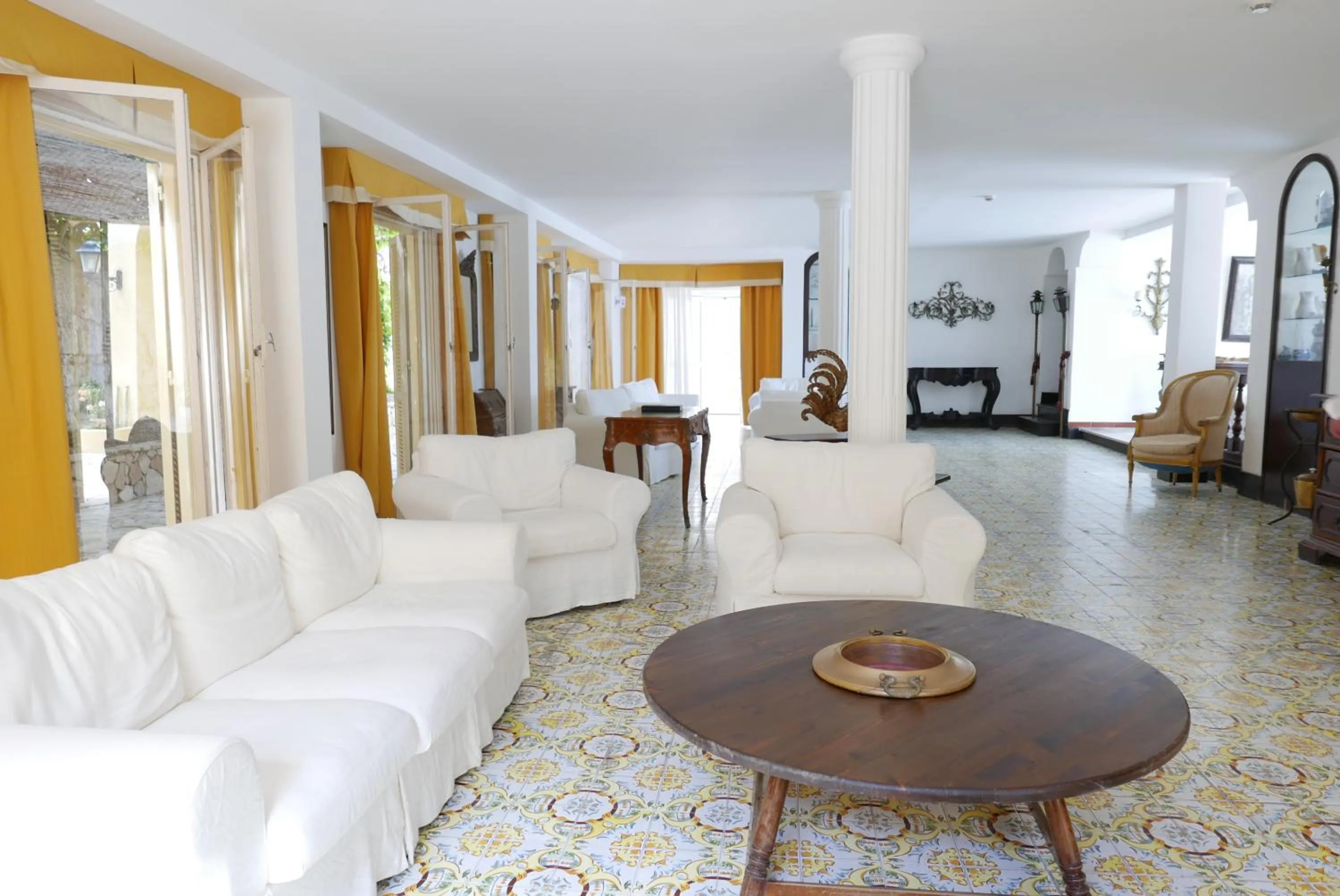 Lobby or reception in Hotel Torre Dei Borboni