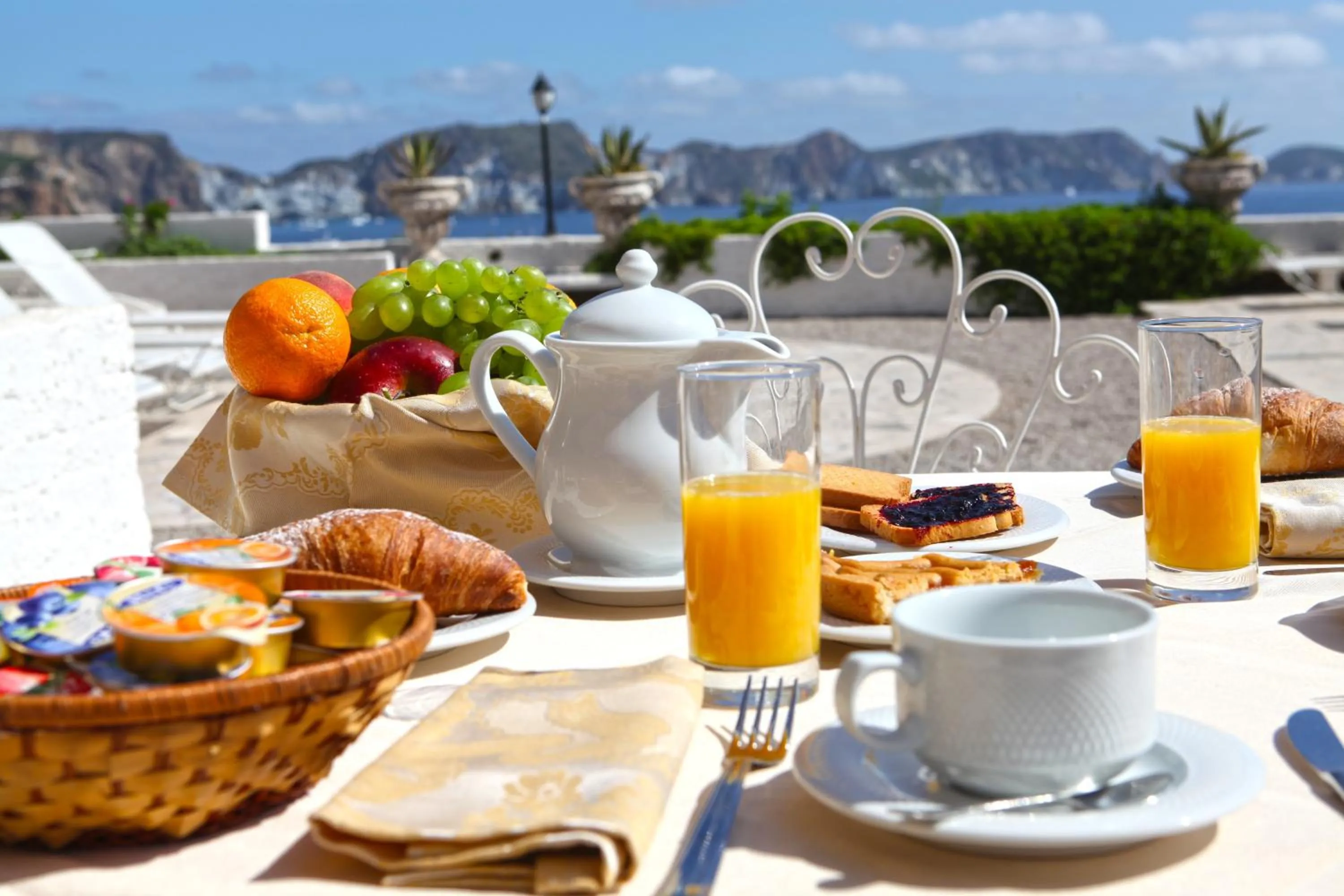 Food and drinks in Hotel Torre Dei Borboni