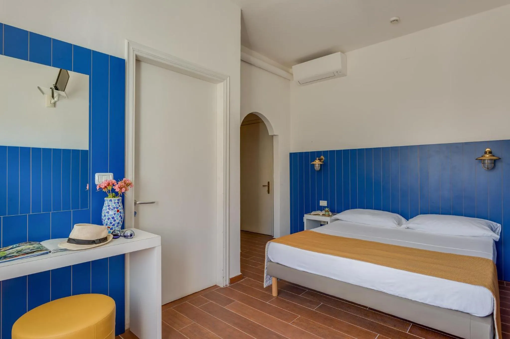 Photo of the whole room, Bed in Hotel Torre Dei Borboni