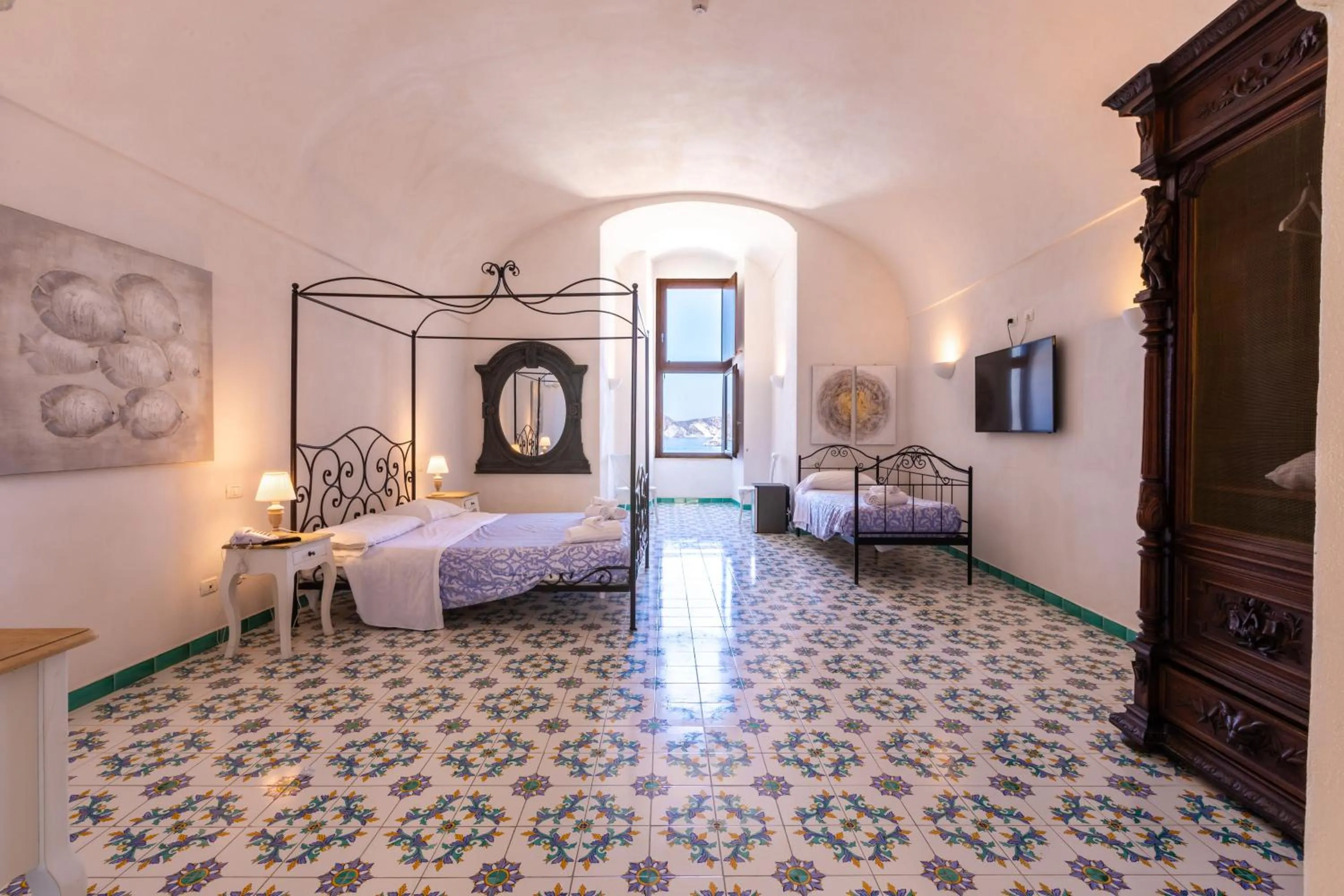 Photo of the whole room, Bed in Hotel Torre Dei Borboni