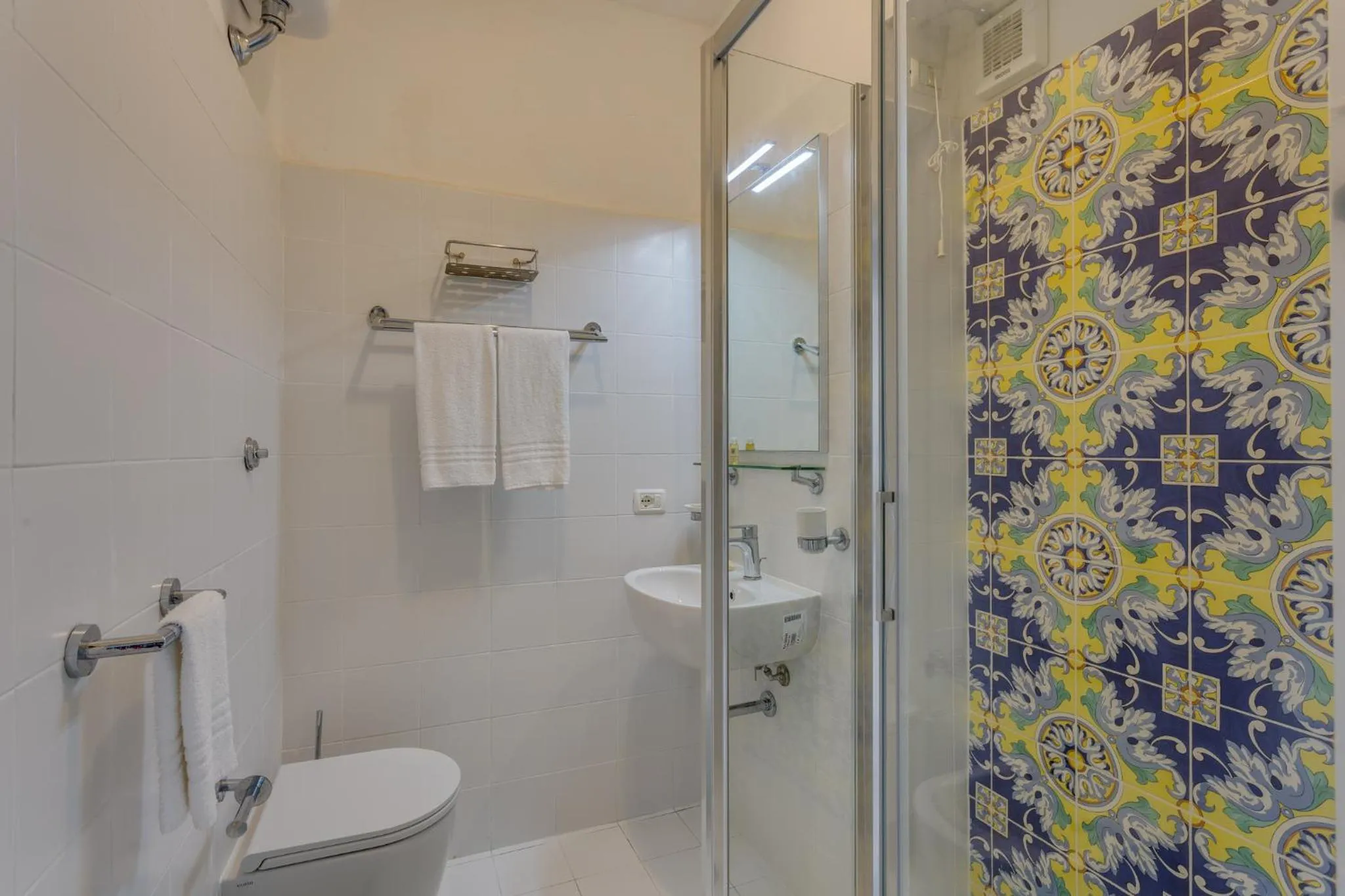 Shower in Hotel Torre Dei Borboni