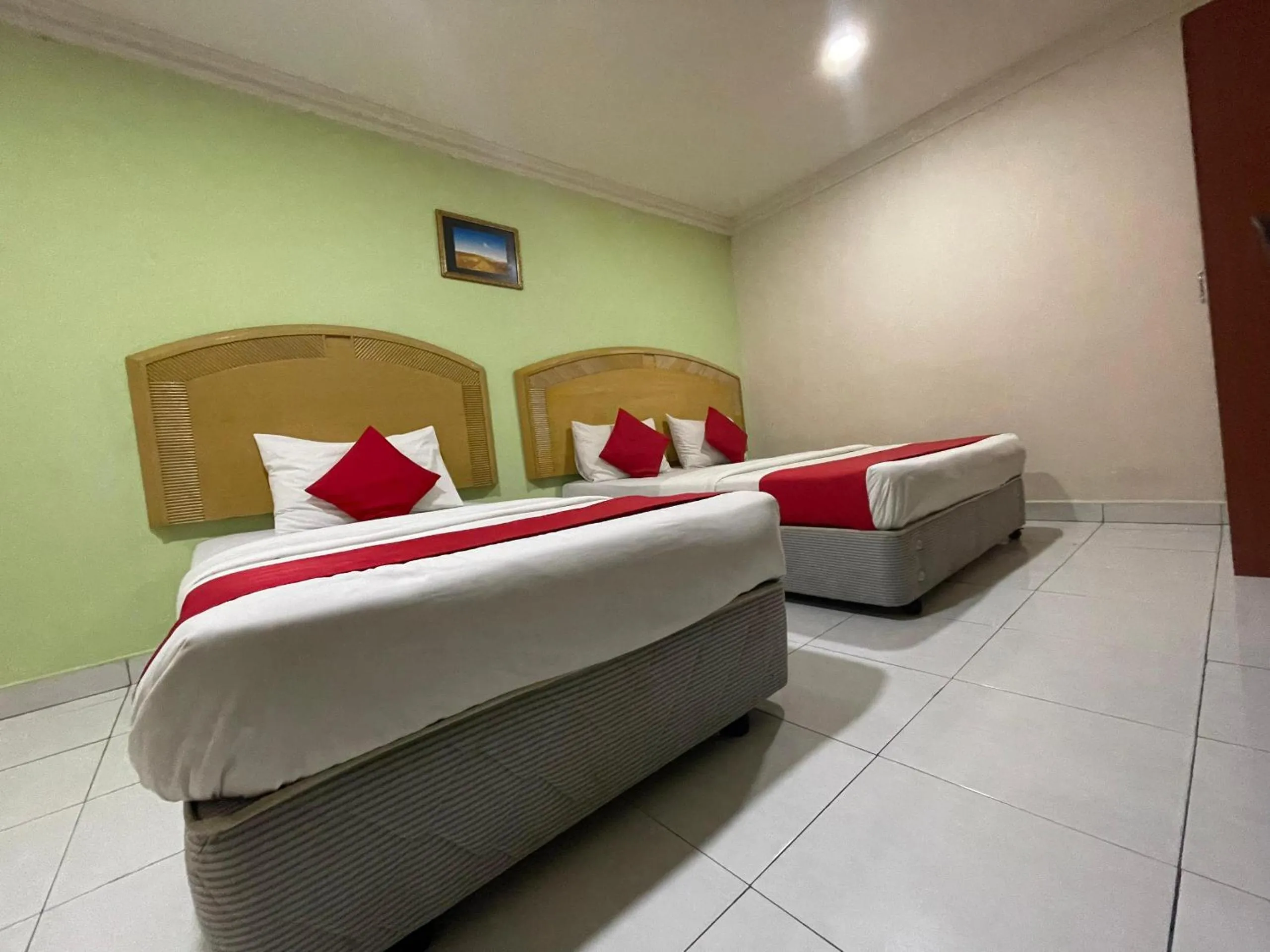 Bed in HOTEL SAHARA INN BATU CAVES