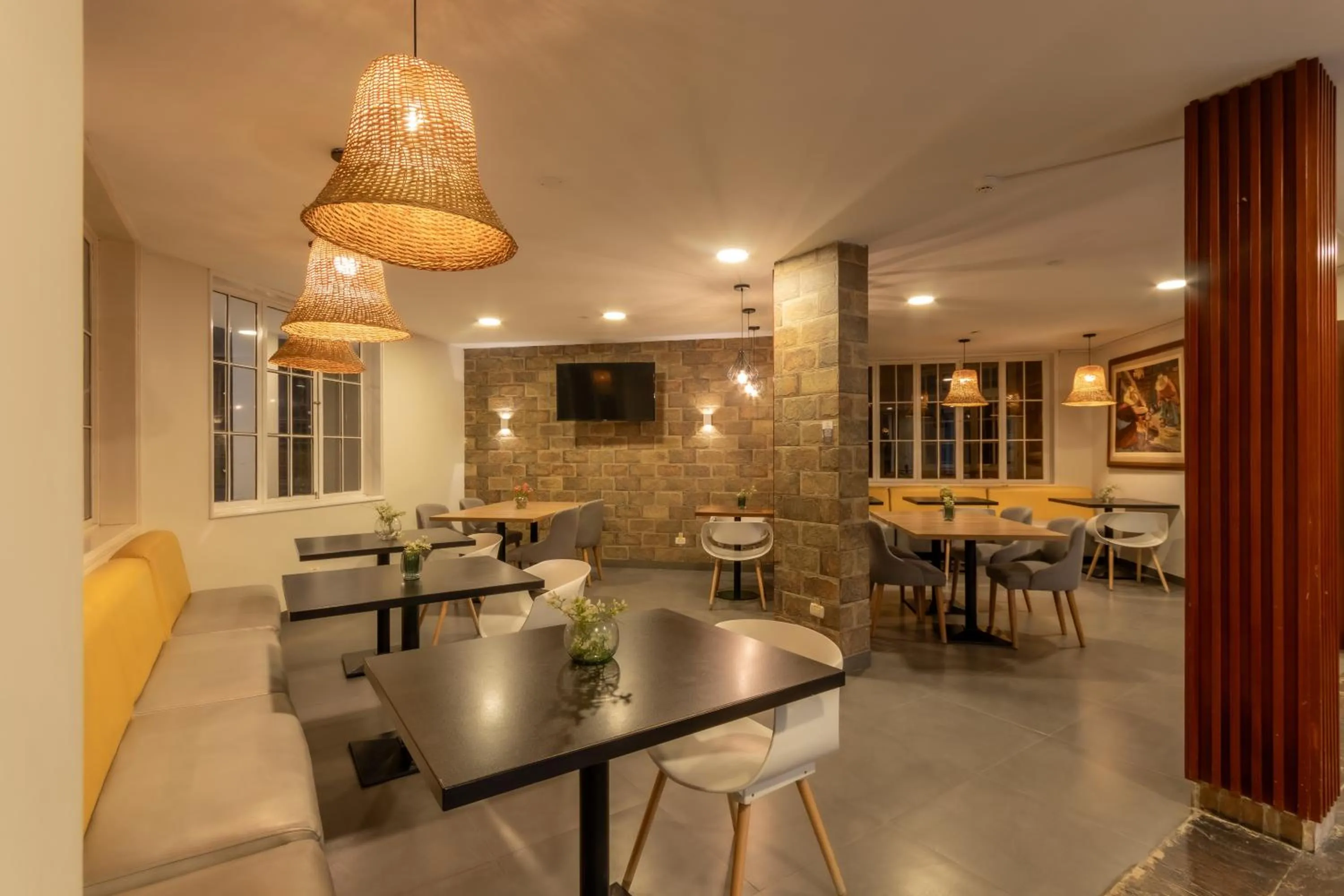 Restaurant/places to eat in Hotel Serra Nova