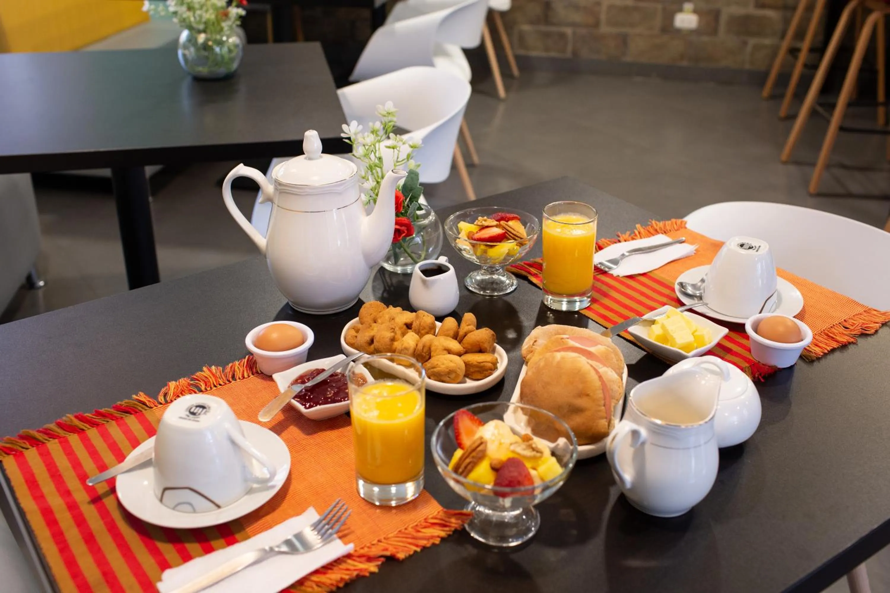 Breakfast in Hotel Serra Nova