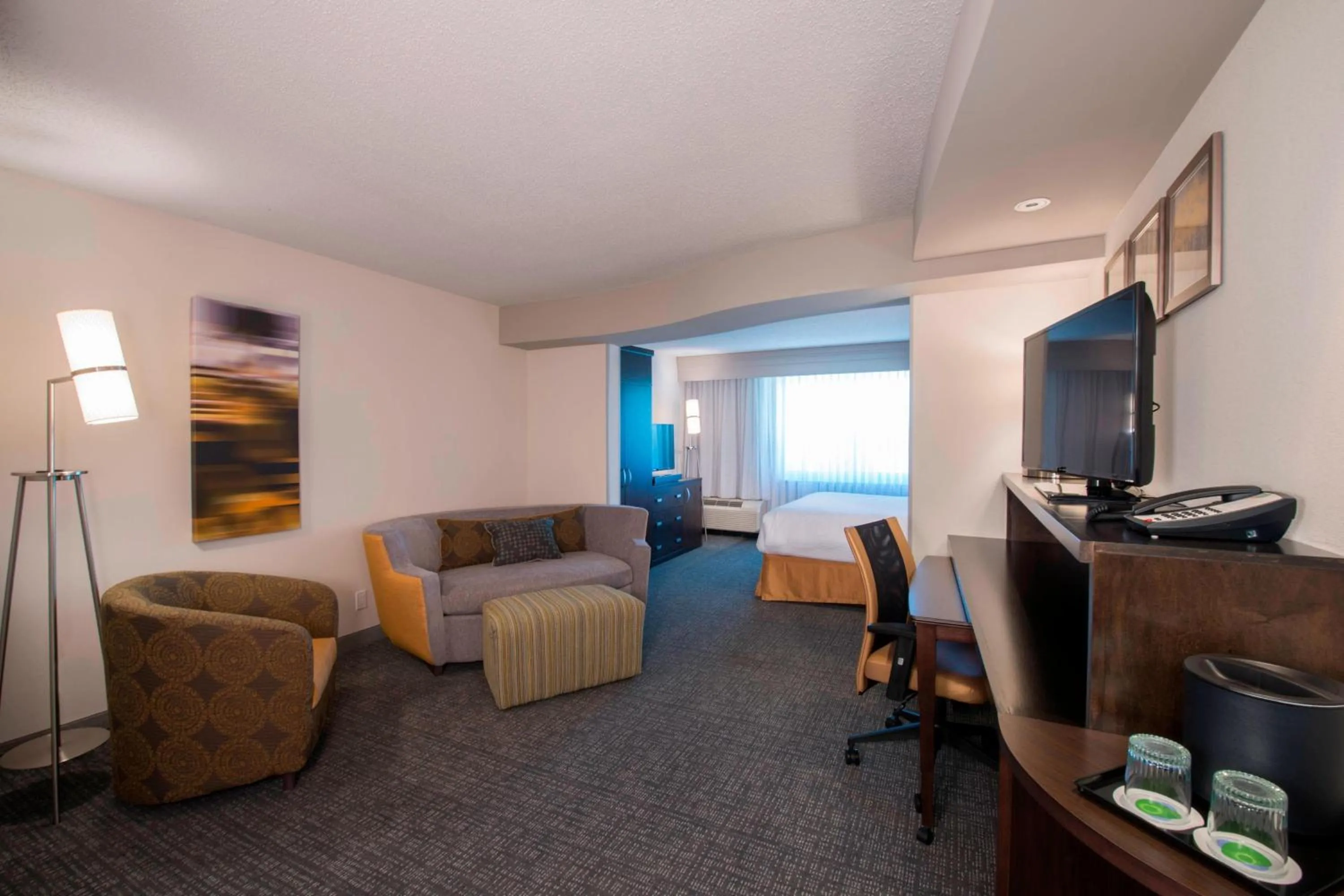 Photo of the whole room in Courtyard by Marriott Columbus