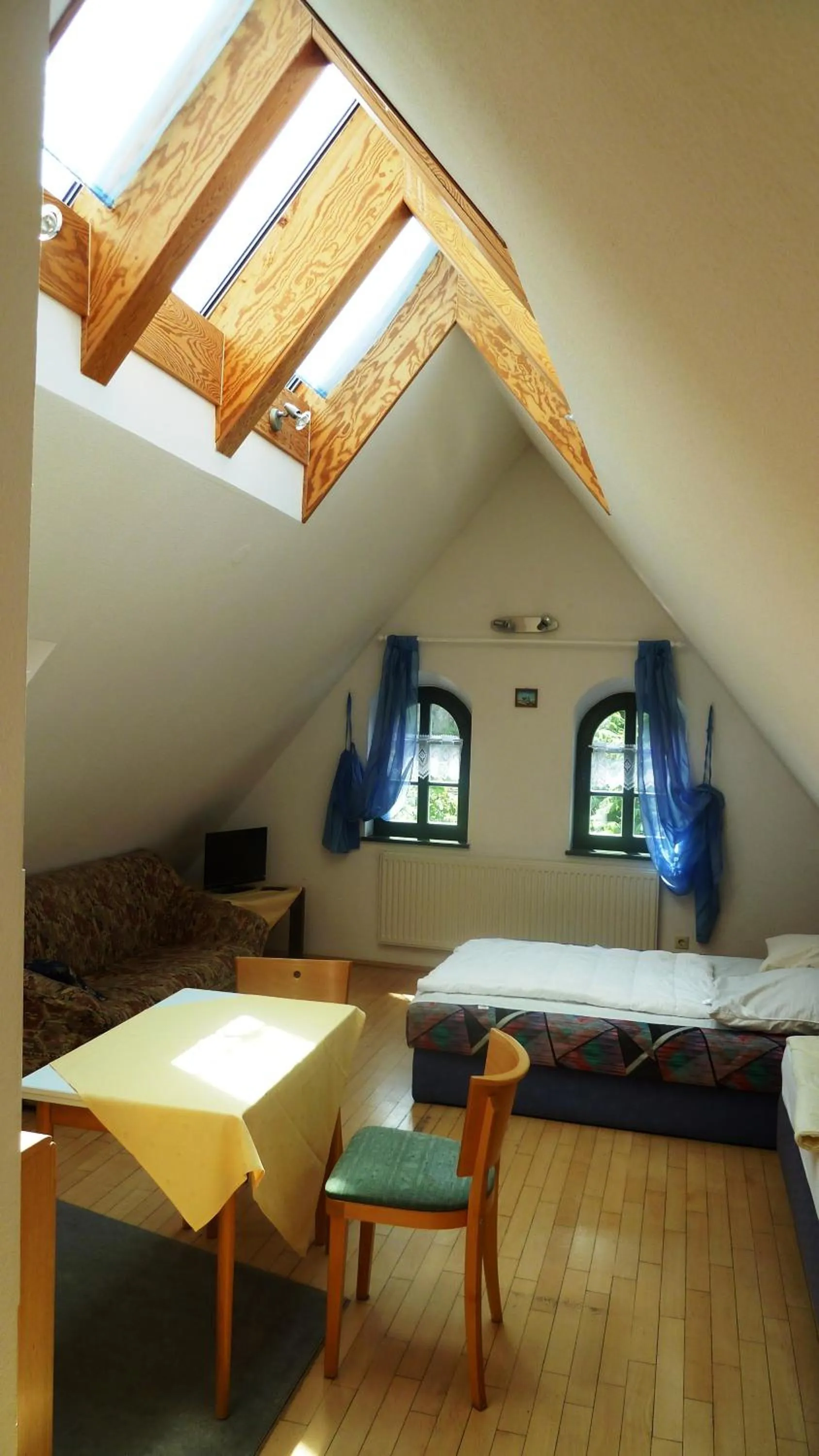 Photo of the whole room, Bed in MB Hotel Weißer Hirsch