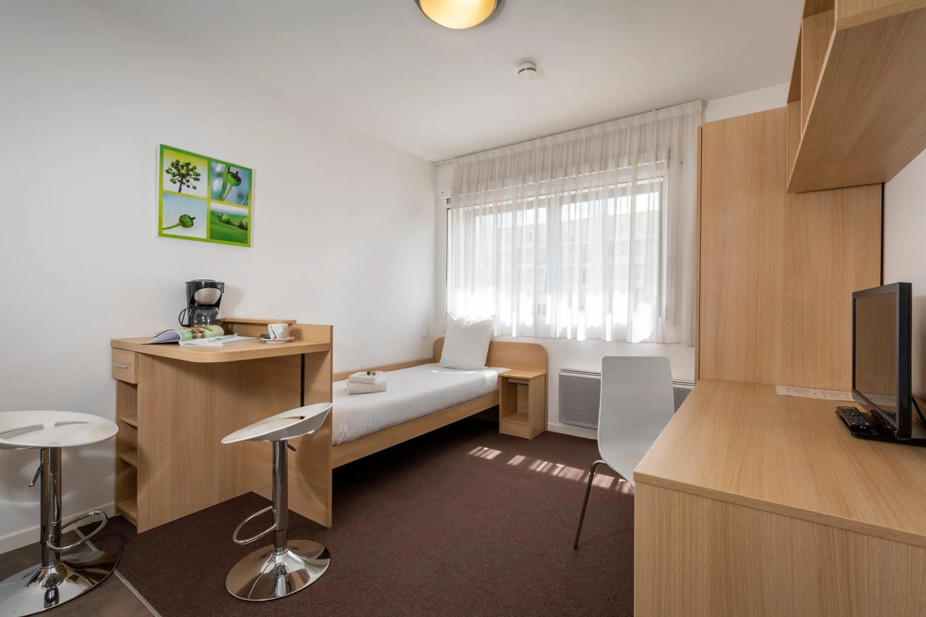 Photo of the whole room in Kosy Appart'hotels Troyes City & Park