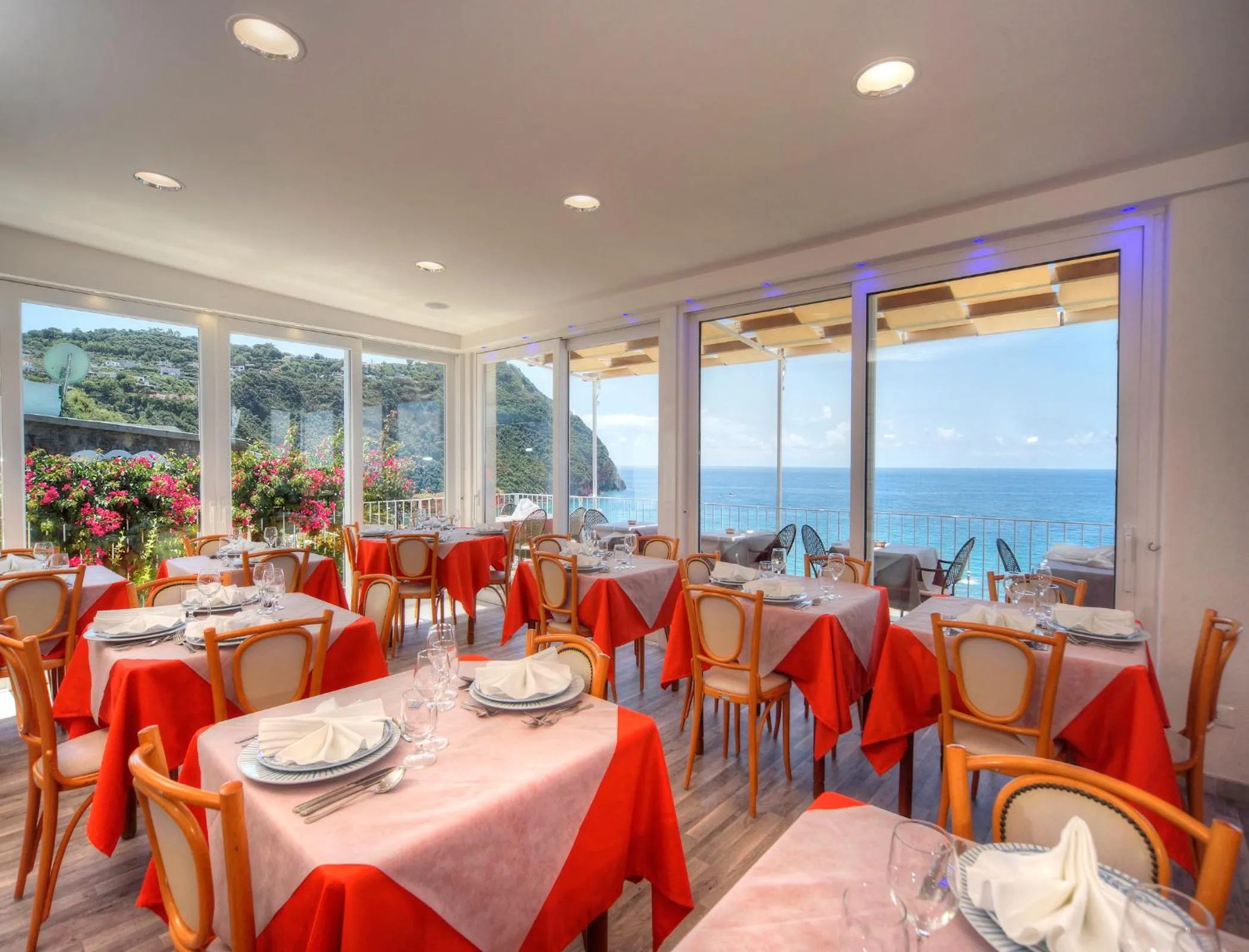 Restaurant/Places to Eat in Hotel Imperamare