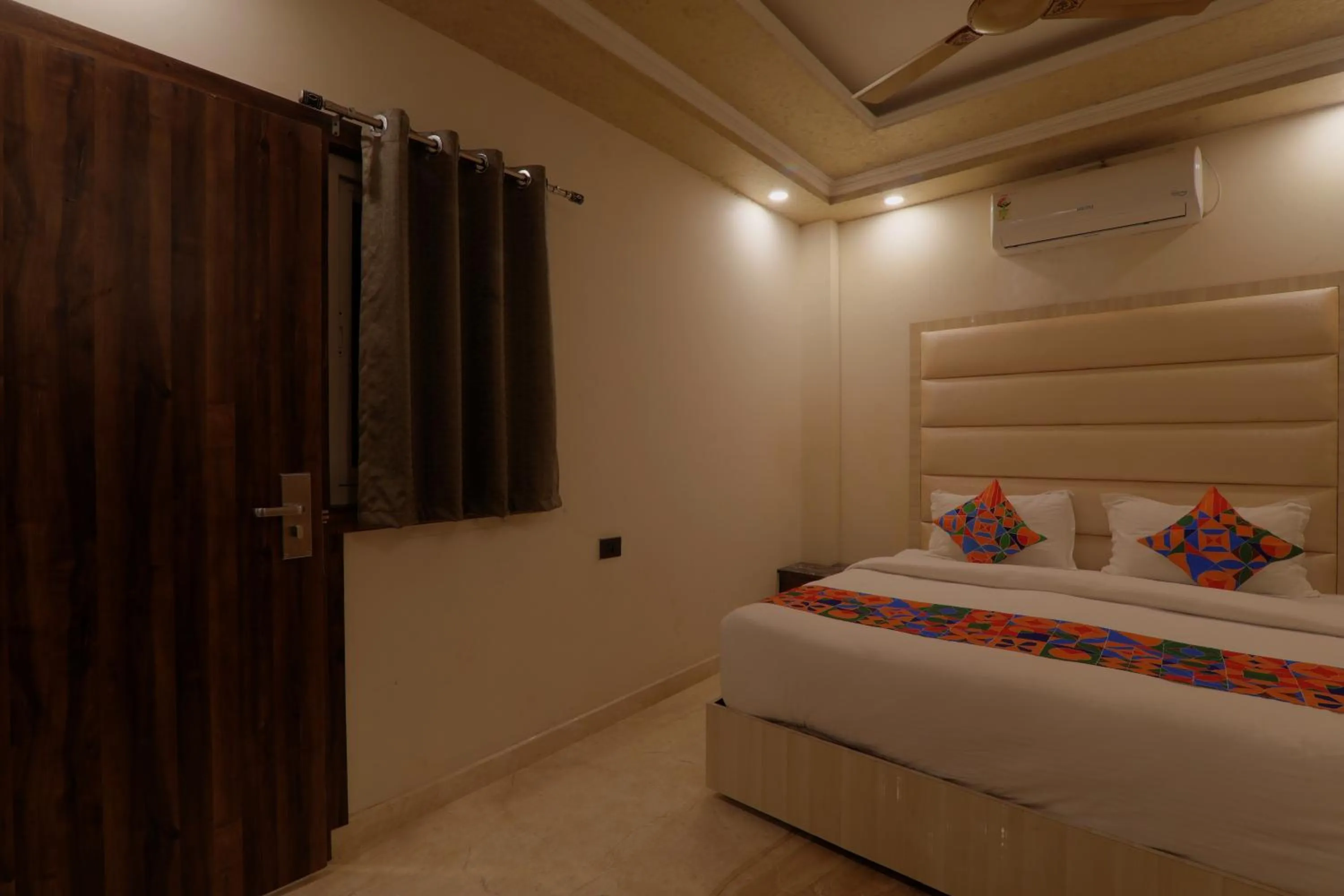 Bedroom, Bed in Shri Tirupati Residency