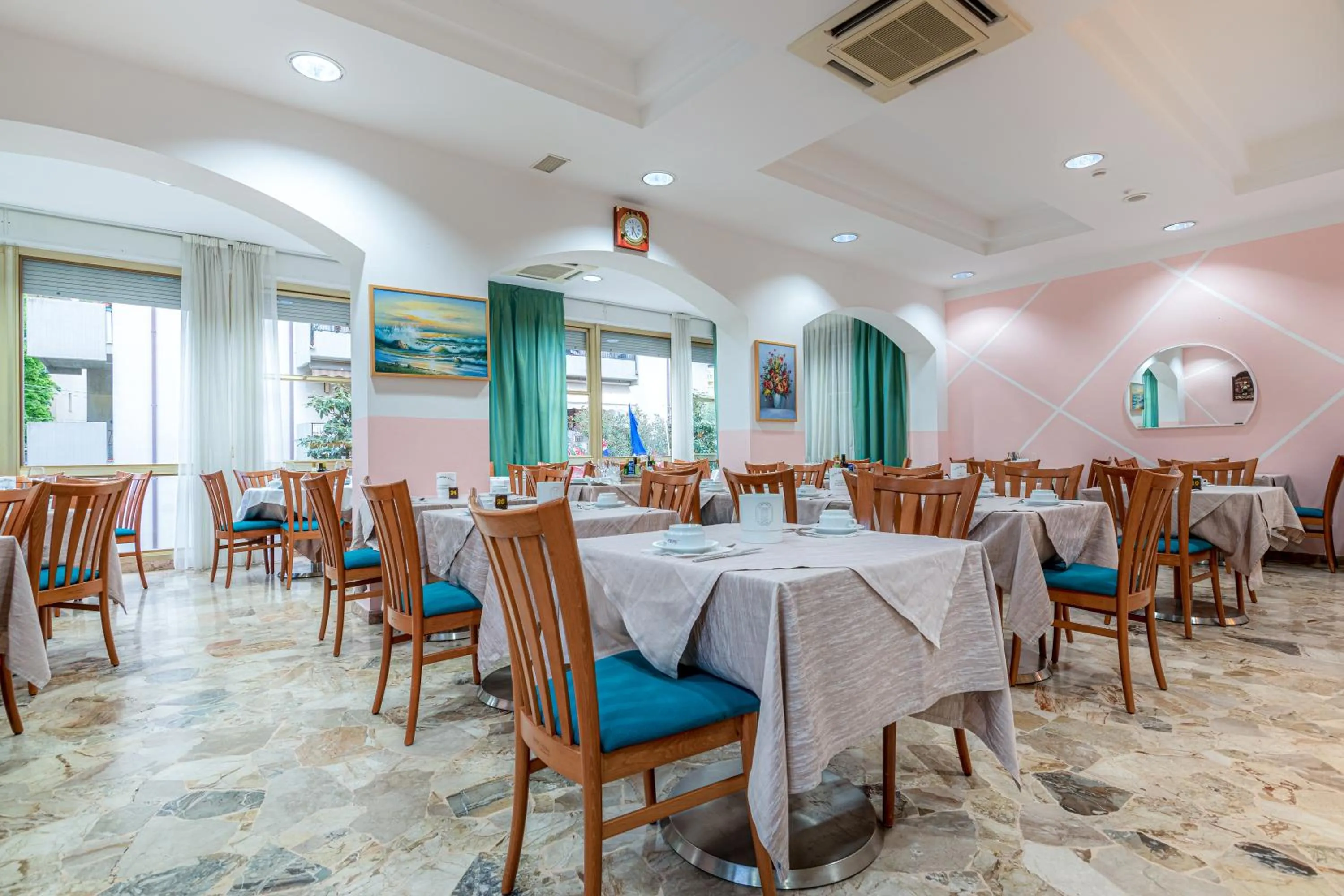 Restaurant/places to eat in Hotel Ilde