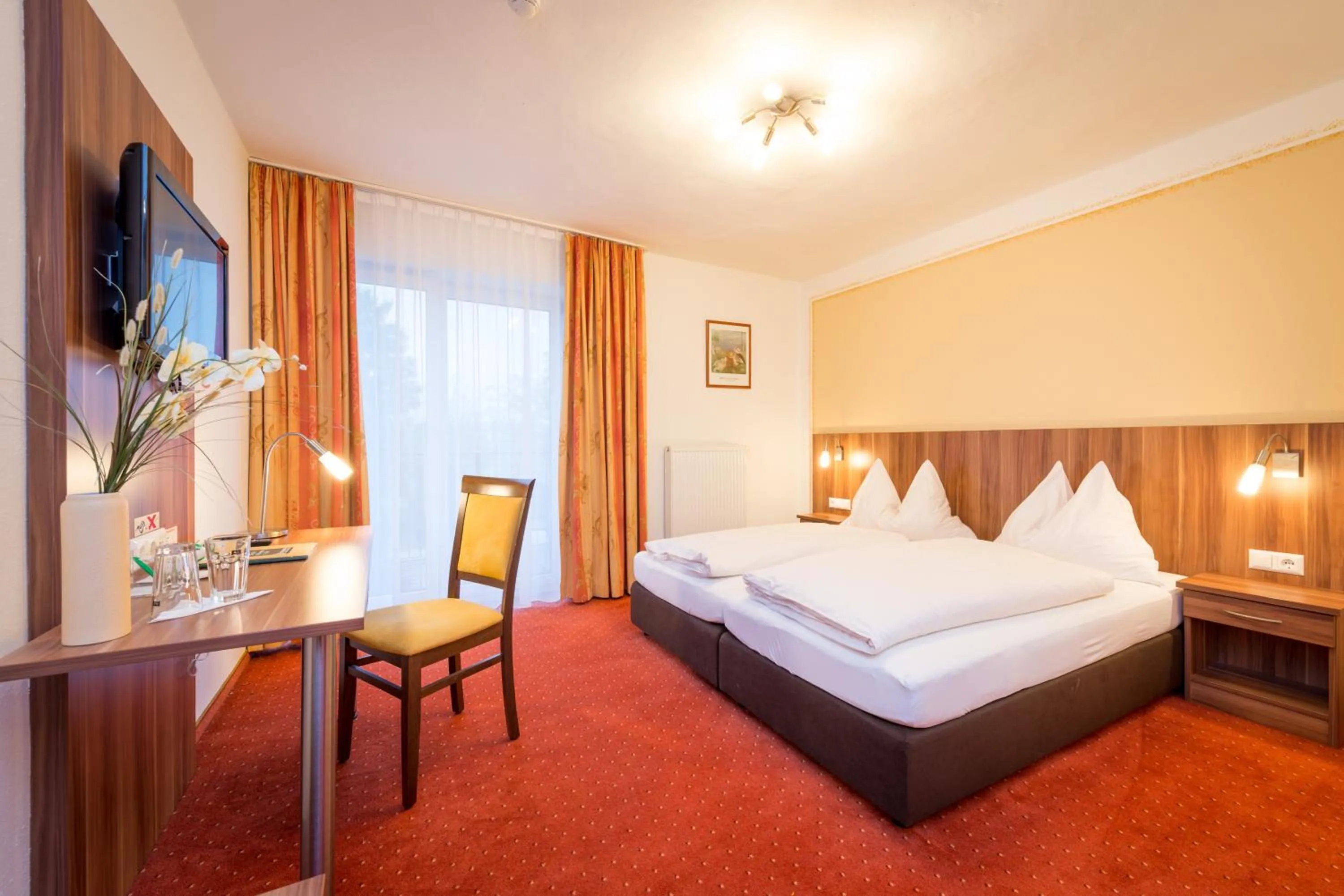 Photo of the whole room, Bed in Kirchenwirt Irrsdorf Familie Schinwald