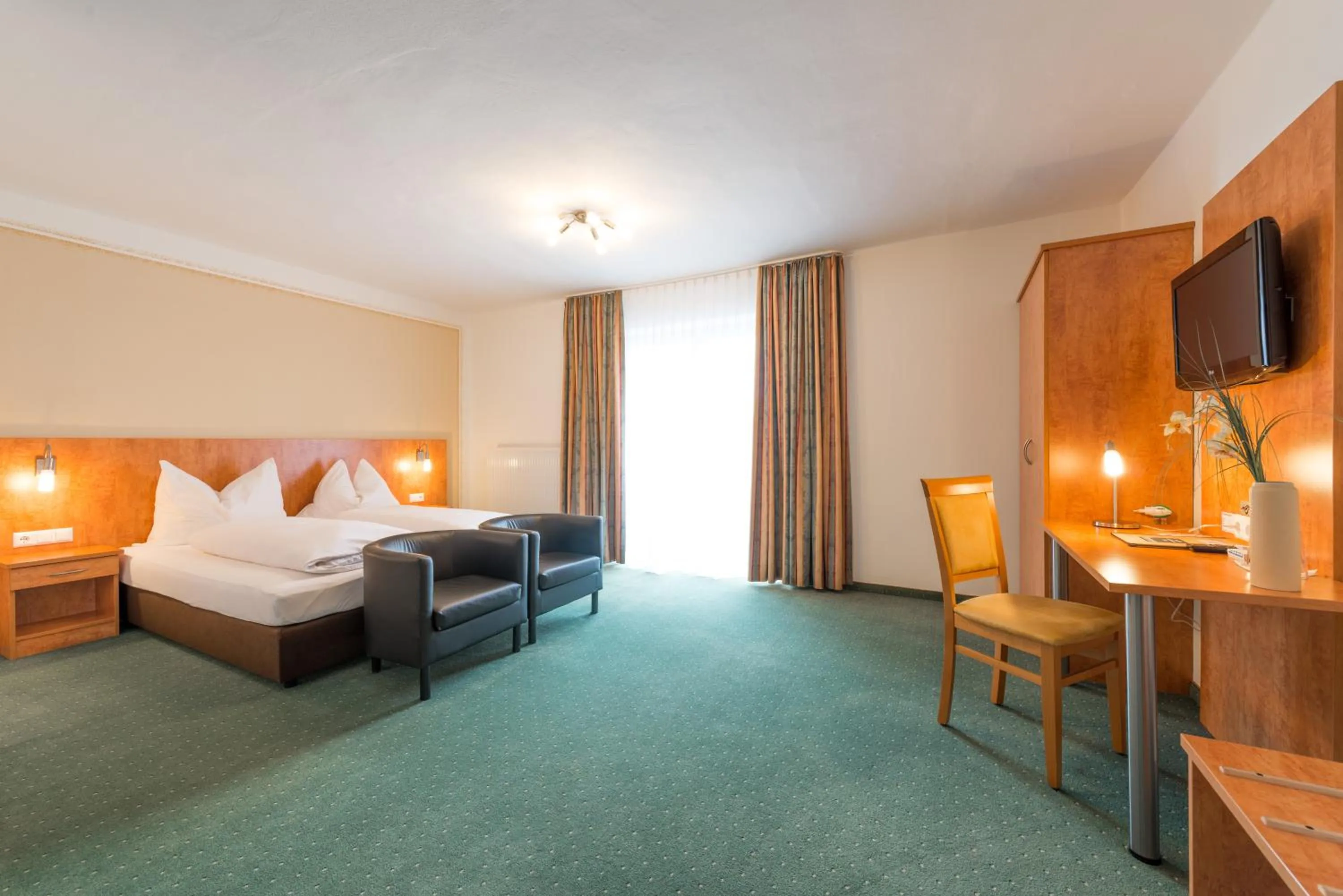 Photo of the whole room, Bed in Kirchenwirt Irrsdorf Familie Schinwald