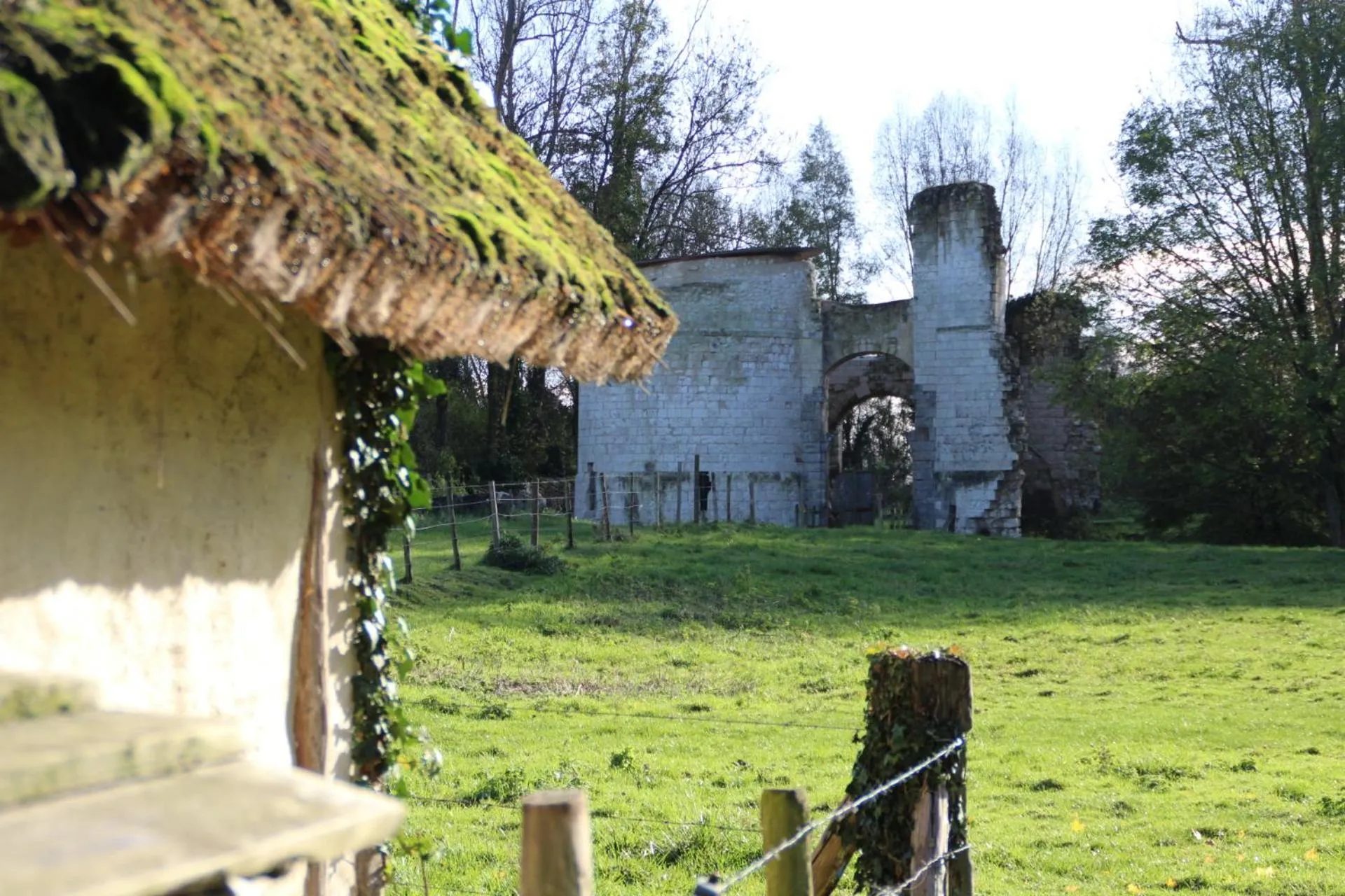 Neighbourhood in Sealov- Nuit sur un bateau à quai, halte bucolique entre Pont-Remy et Abbeville