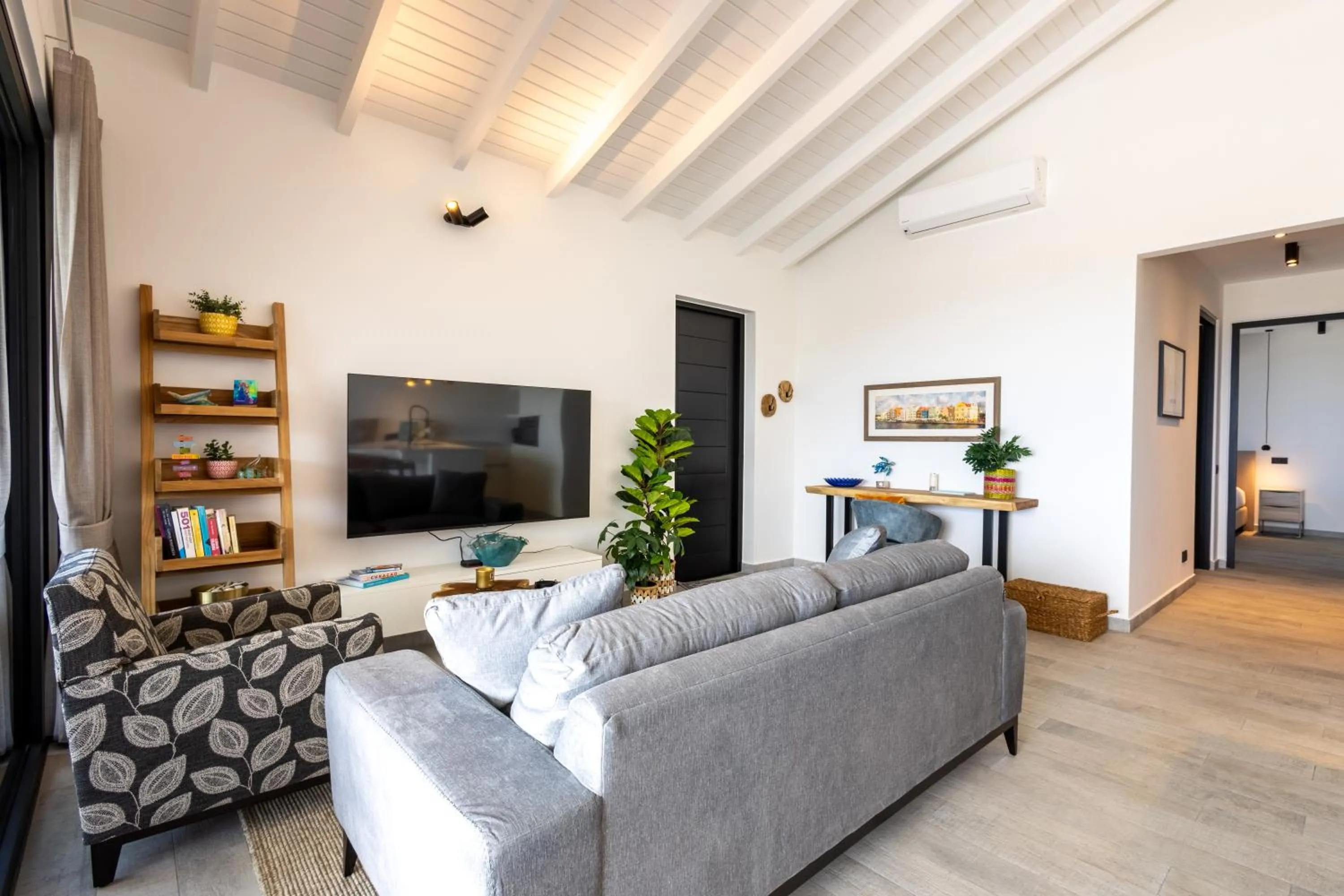 Communal lounge/ TV room in The Reef - Blue Bay Golf & Beach Resort