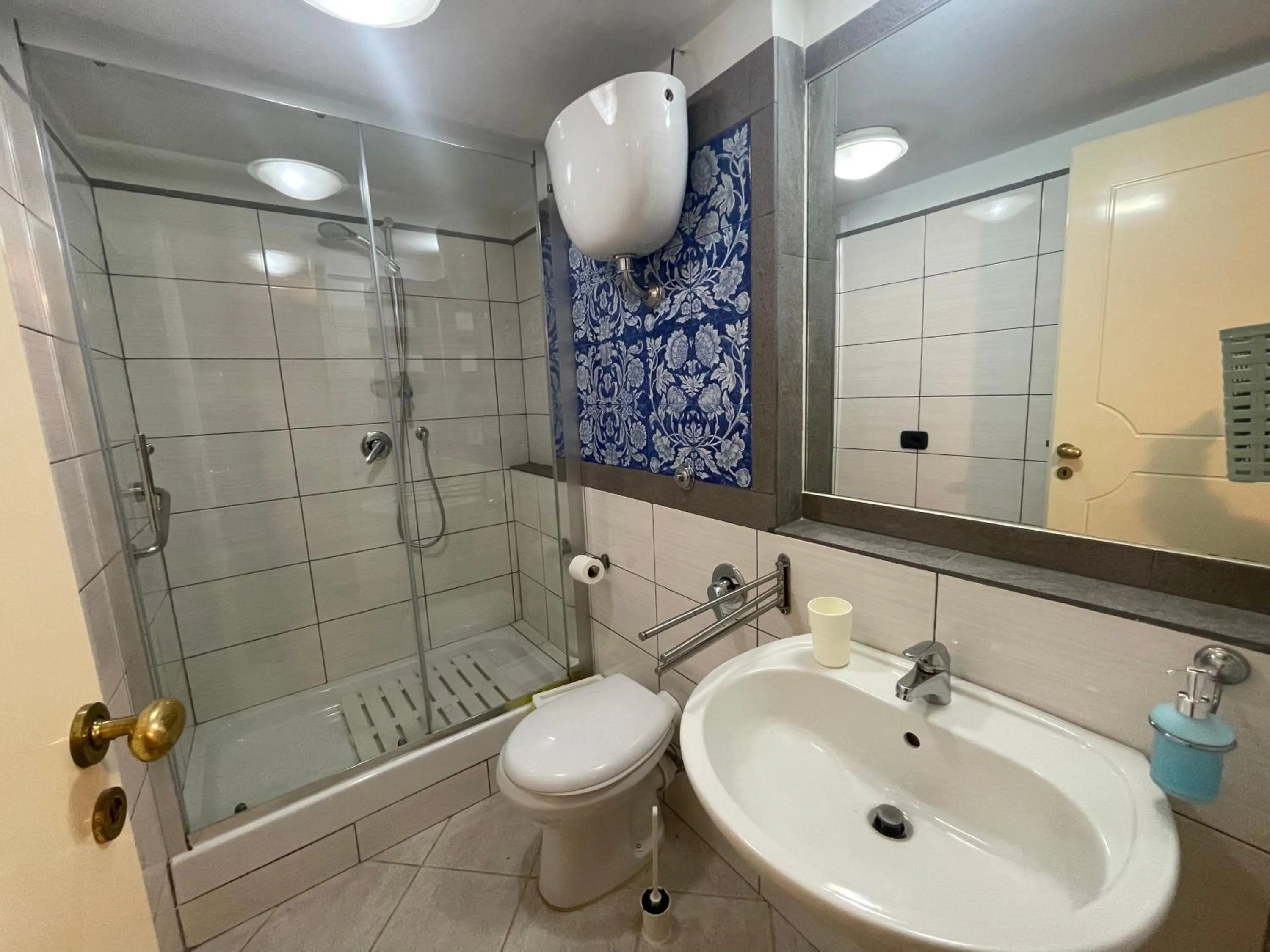 Bathroom in Case Così Apartments - Napoli