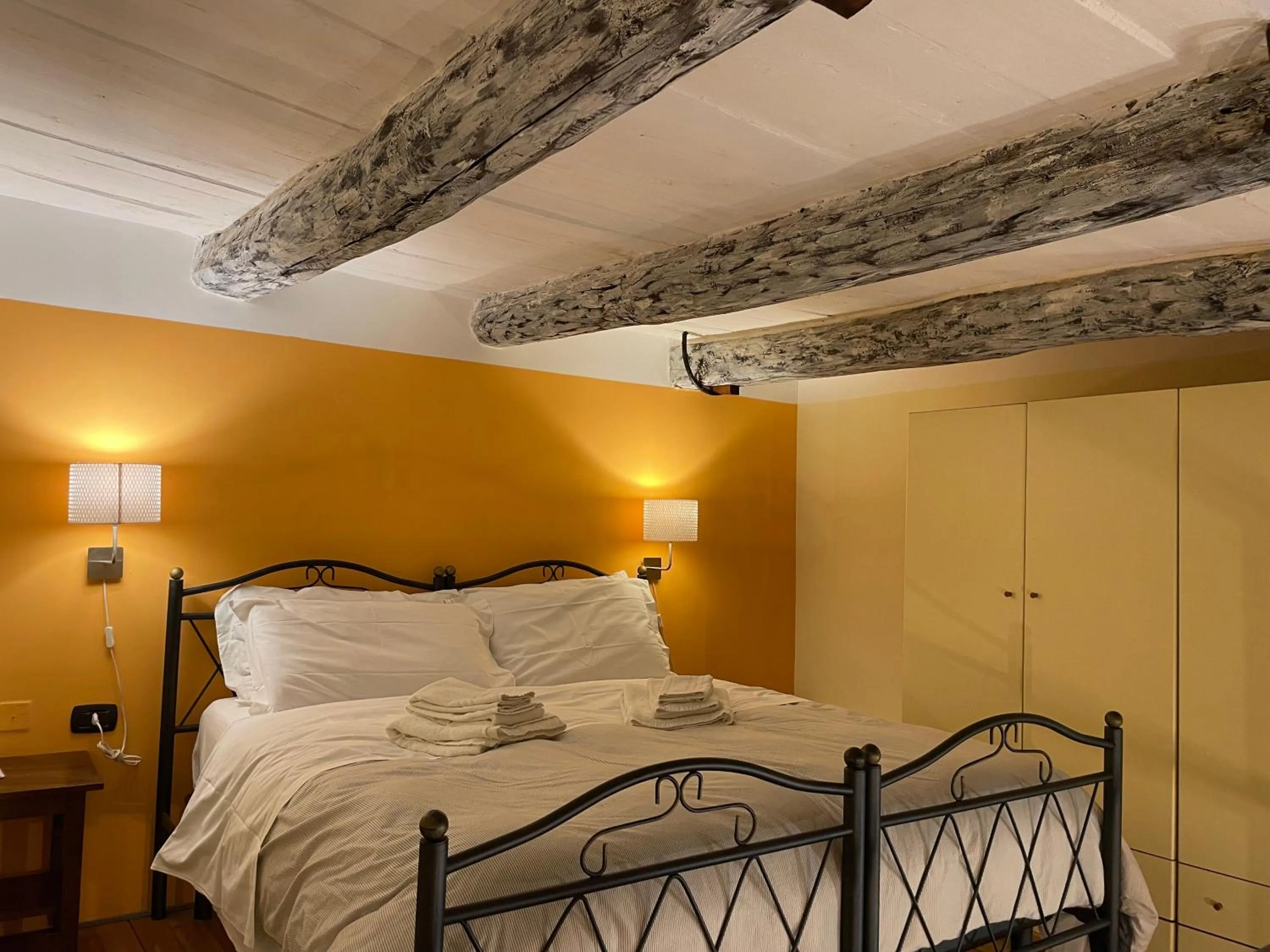 Bed in Case Così Apartments - Napoli