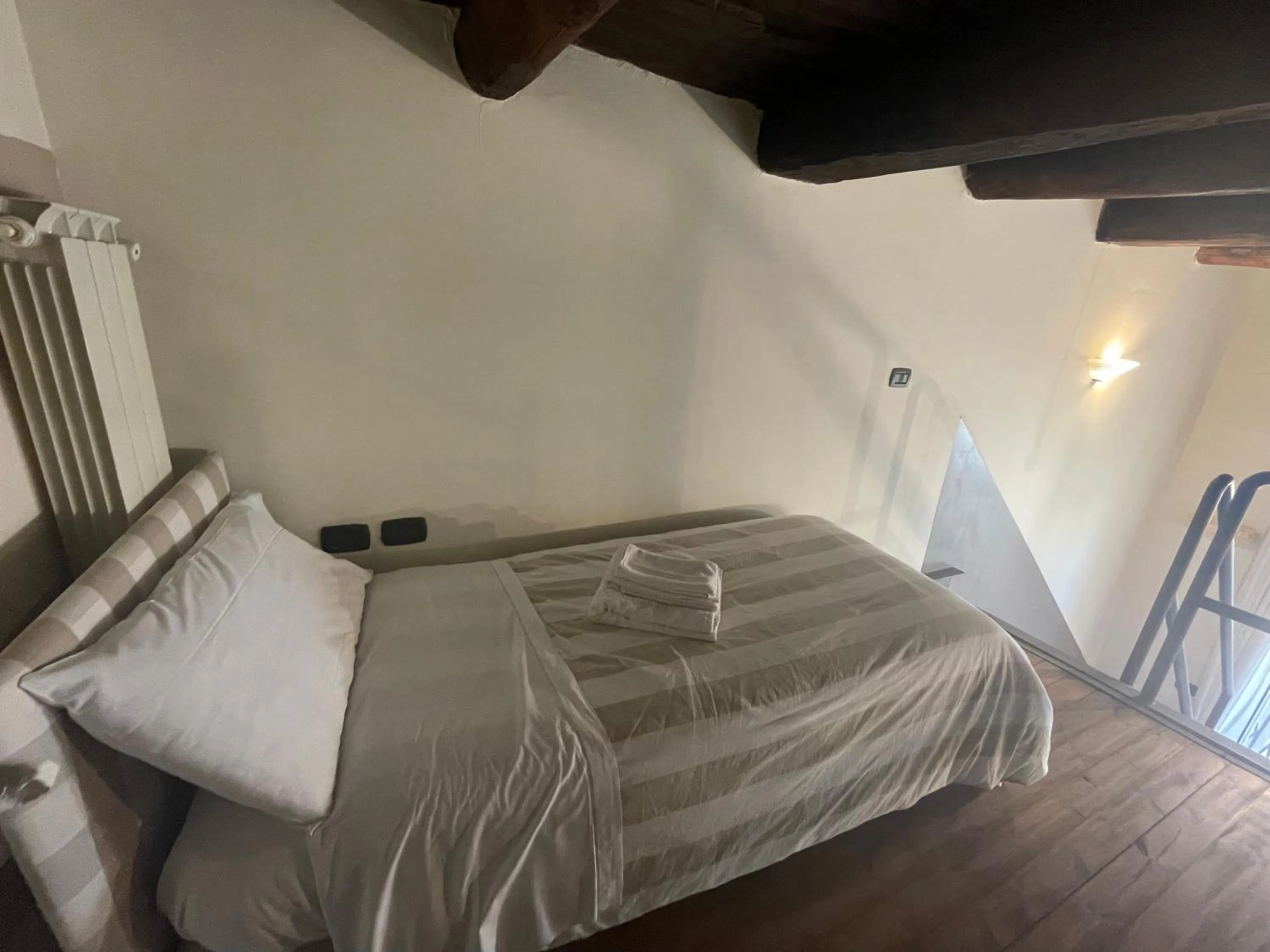 Bed in Case Così Apartments - Napoli