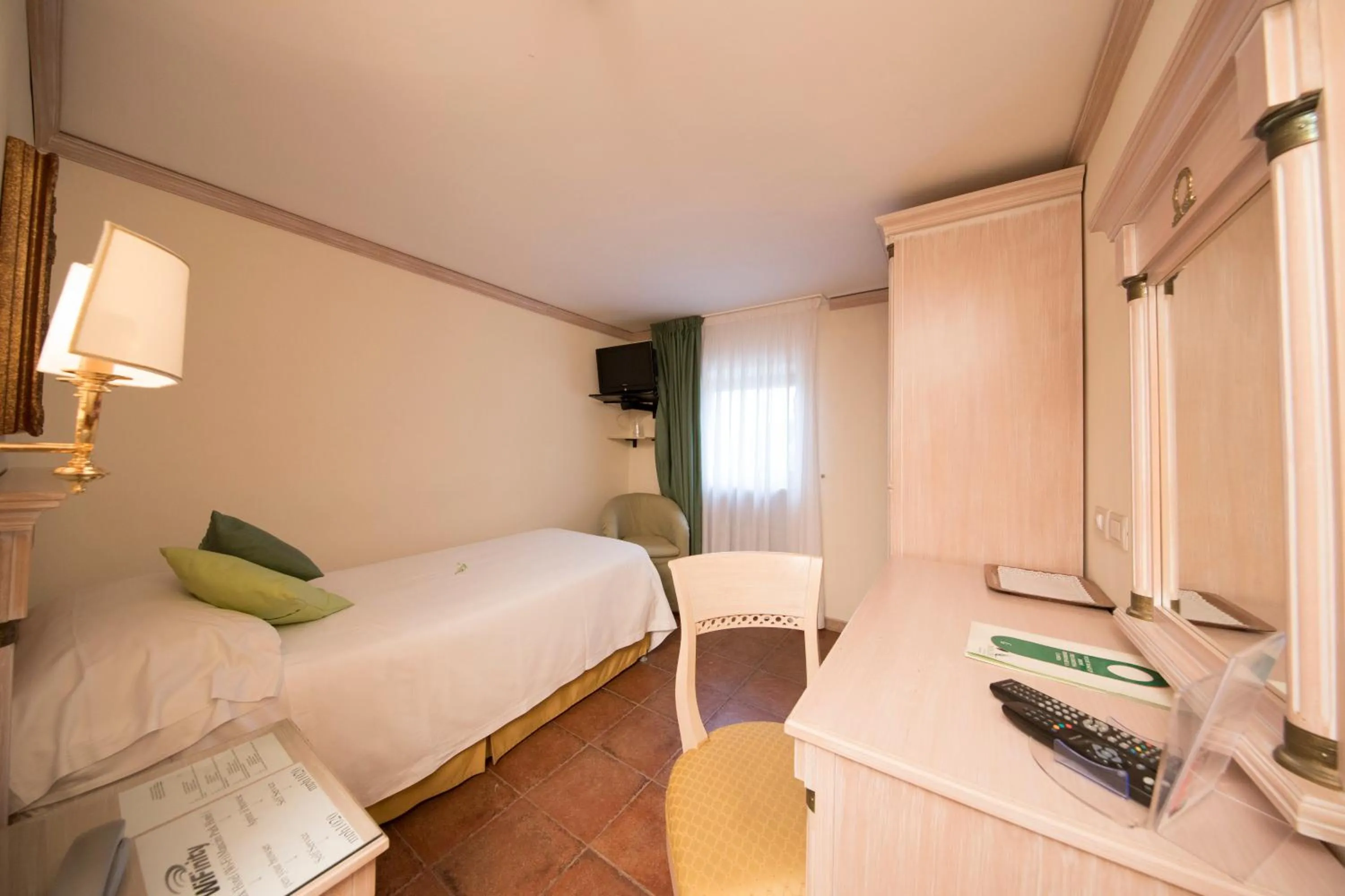 Photo of the whole room, Bed in Mancini Park Hotel