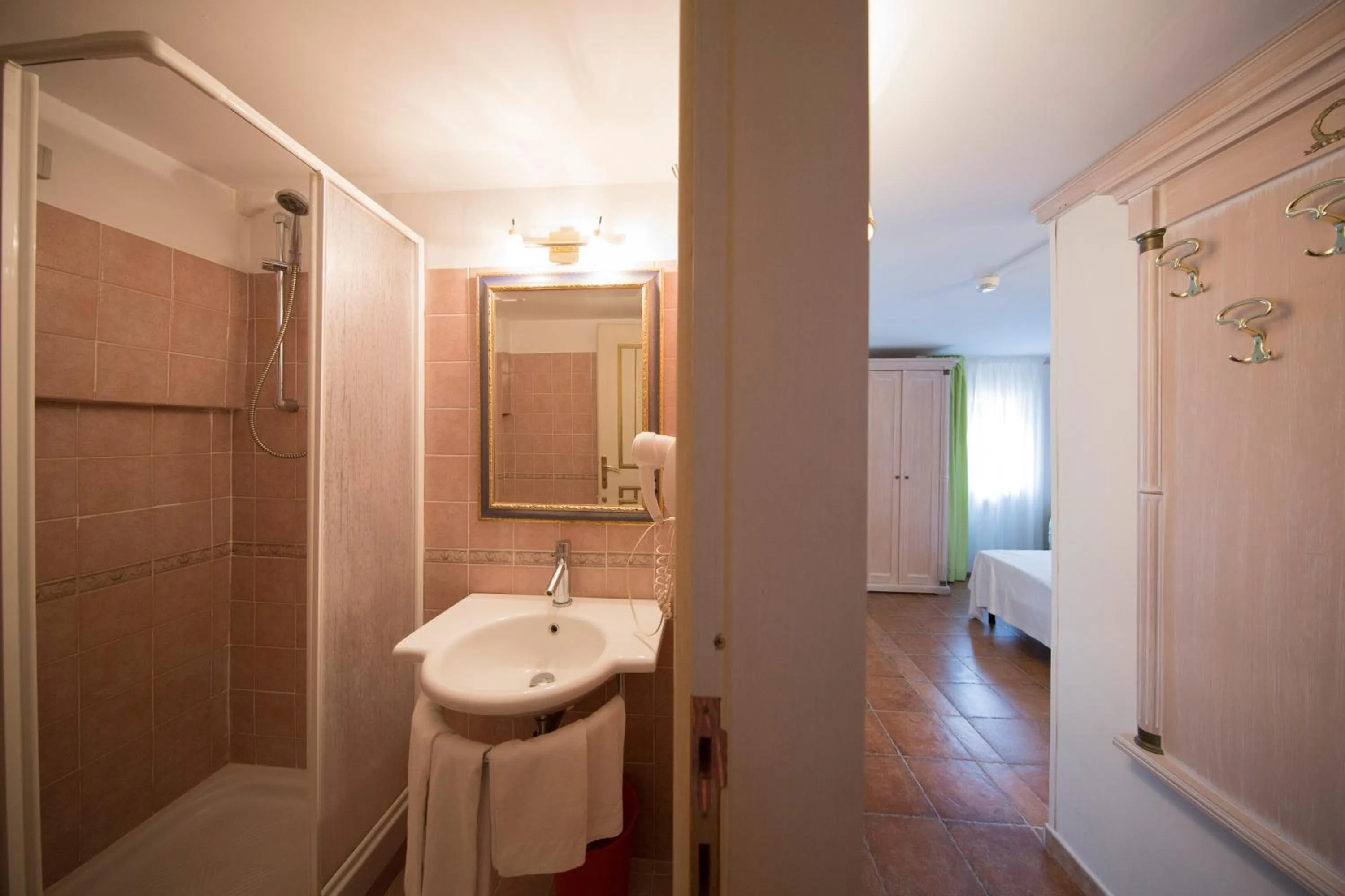 Bathroom in Mancini Park Hotel