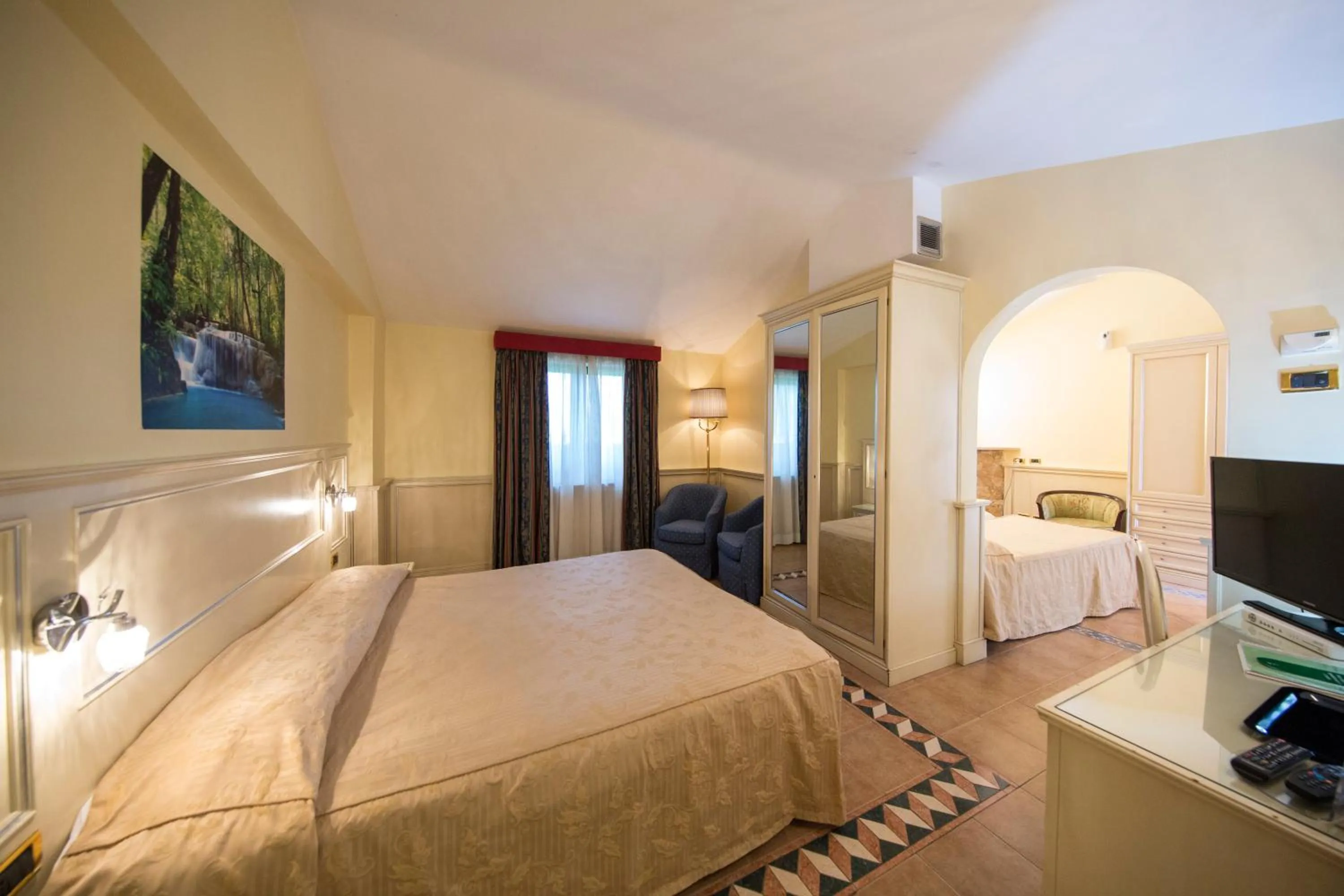 Photo of the whole room, Bed in Mancini Park Hotel