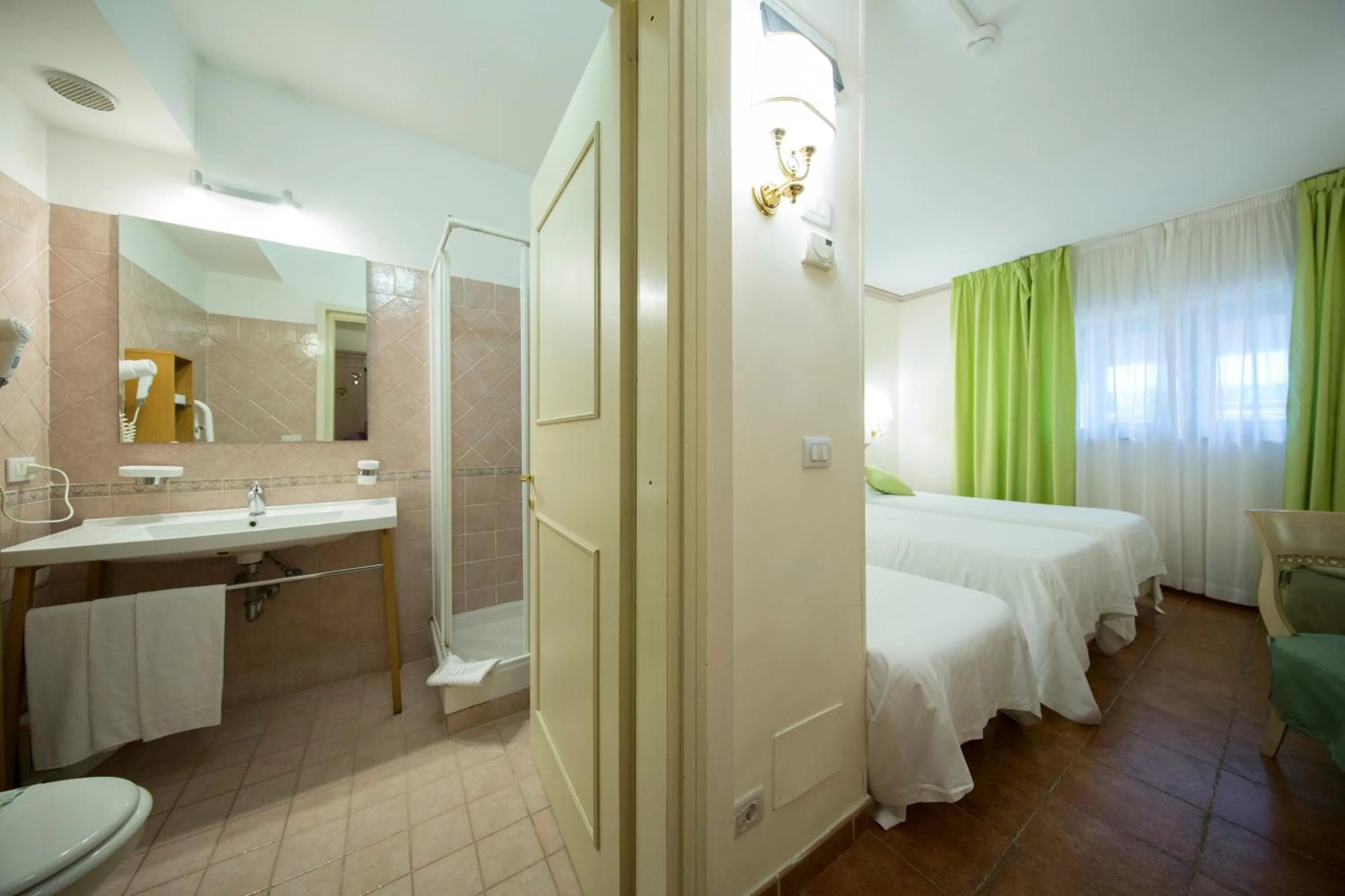 Bathroom, Bed in Mancini Park Hotel