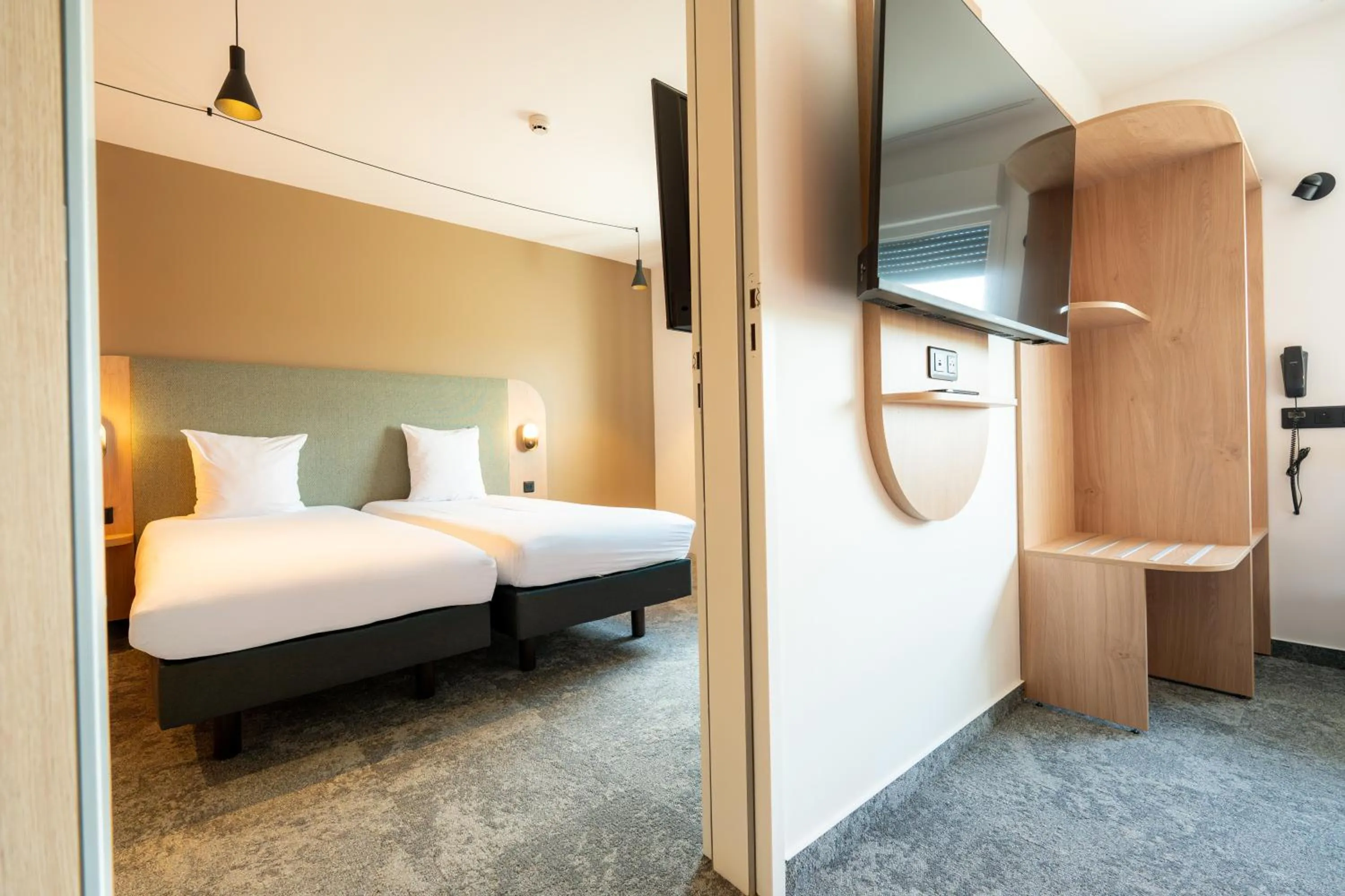 Bed in Hôtel Akena Reims Bezannes