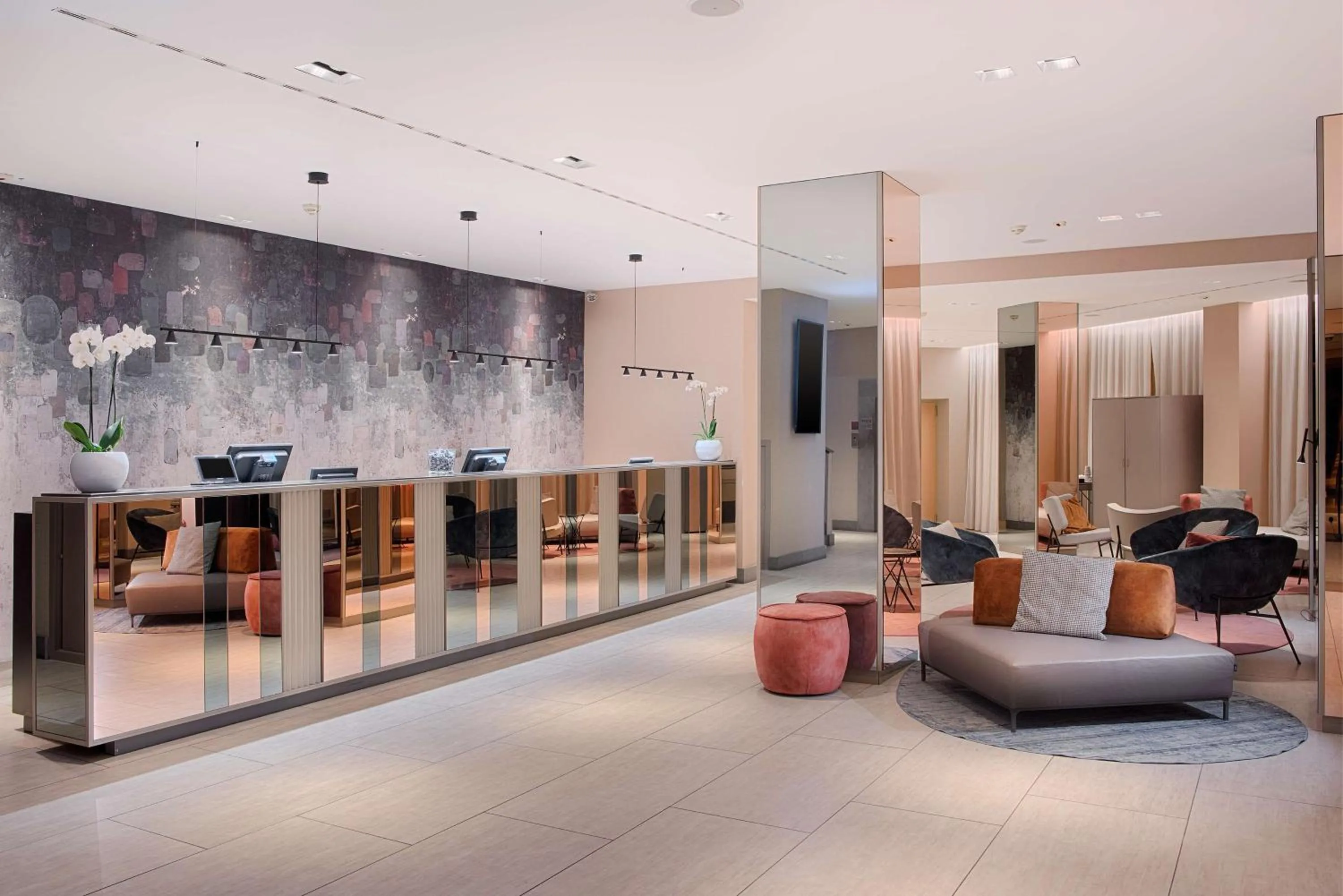 Lobby or reception in NH Bologna De La Gare