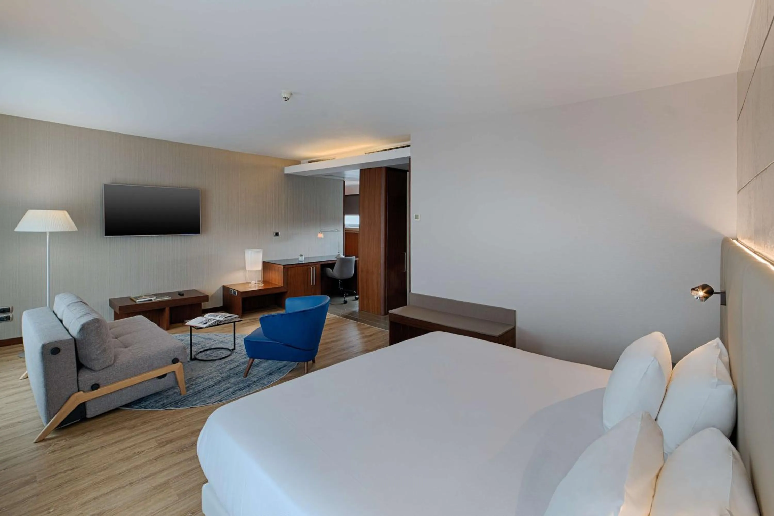 Photo of the whole room, Bed in NH Bologna De La Gare