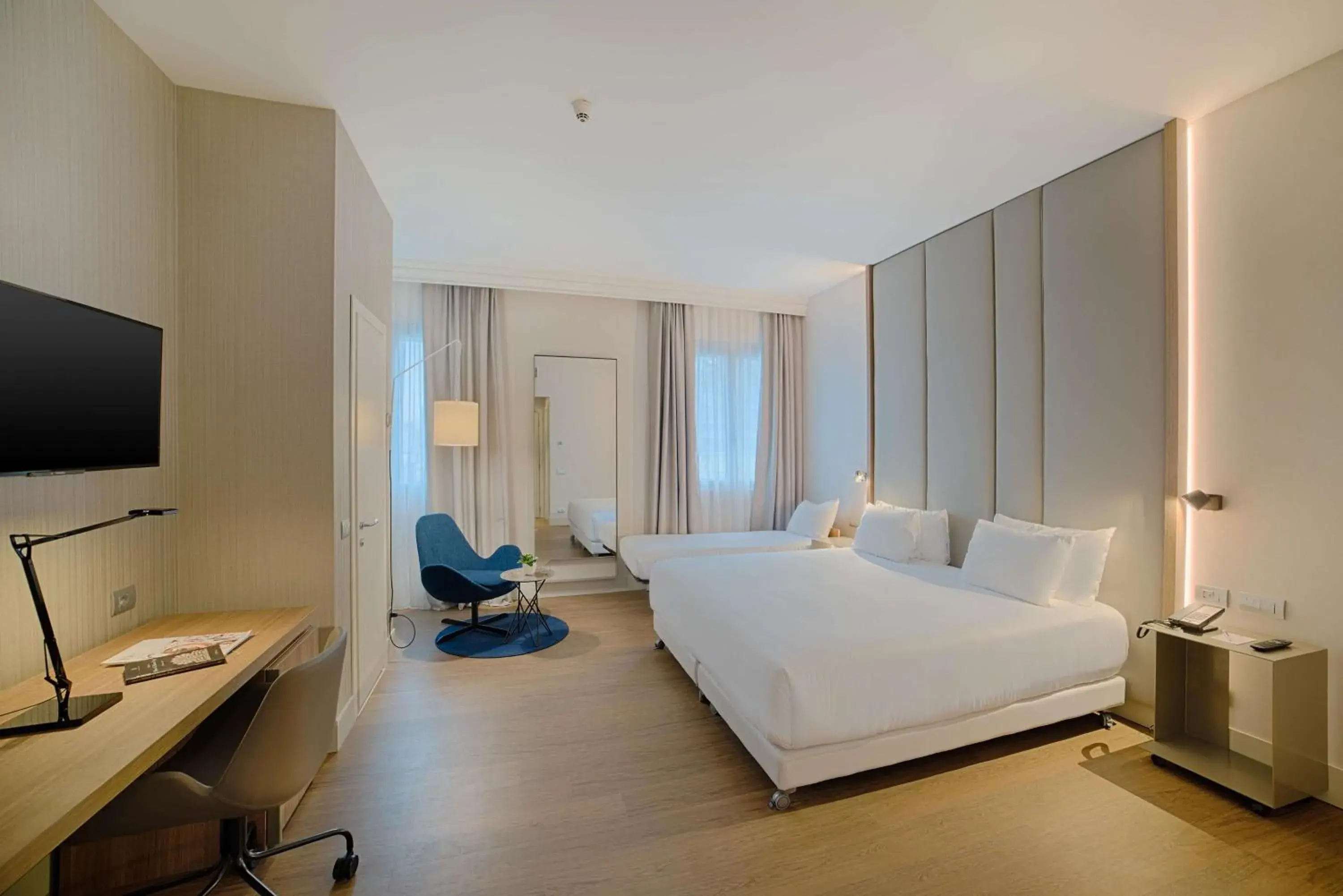 Family Connecting Room (2 Adults + 2 Children) in NH Bologna De La Gare Family Connecting Room (2 Adults + 2 Children) in NH Bologna De La Gare