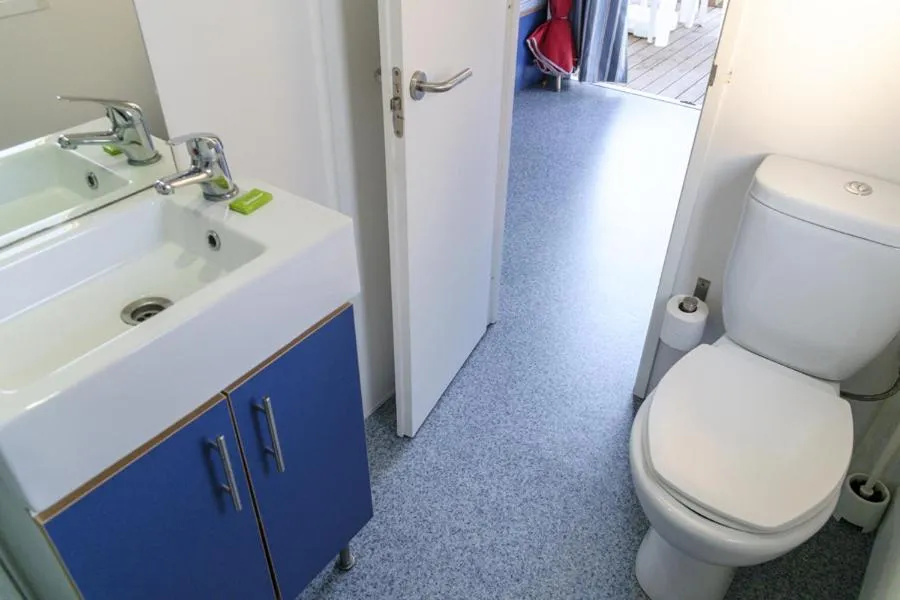 Toilet in Parque De Campismo Orbitur Sao Pedro De Moel