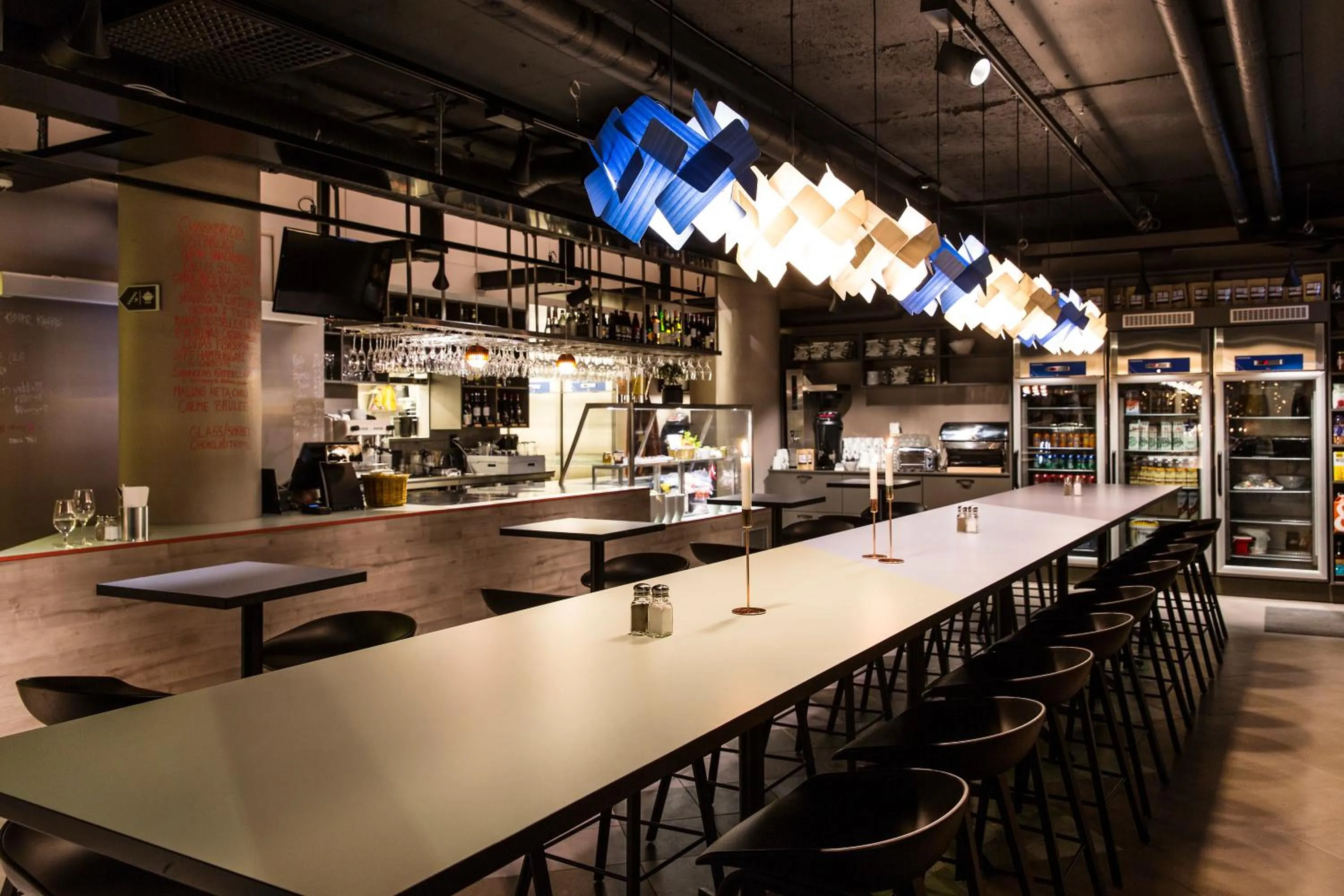 Restaurant/places to eat in Comfort Hotel City