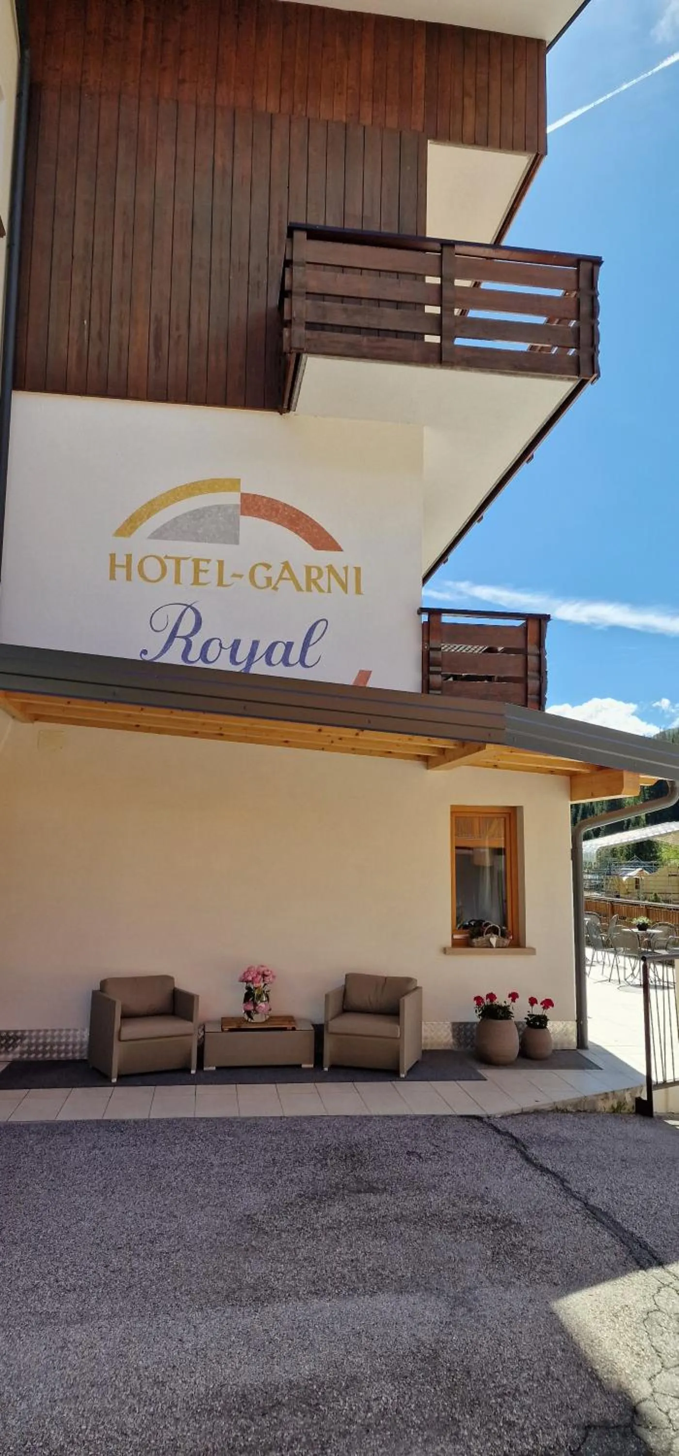 Property building in Hotel Garni Royal