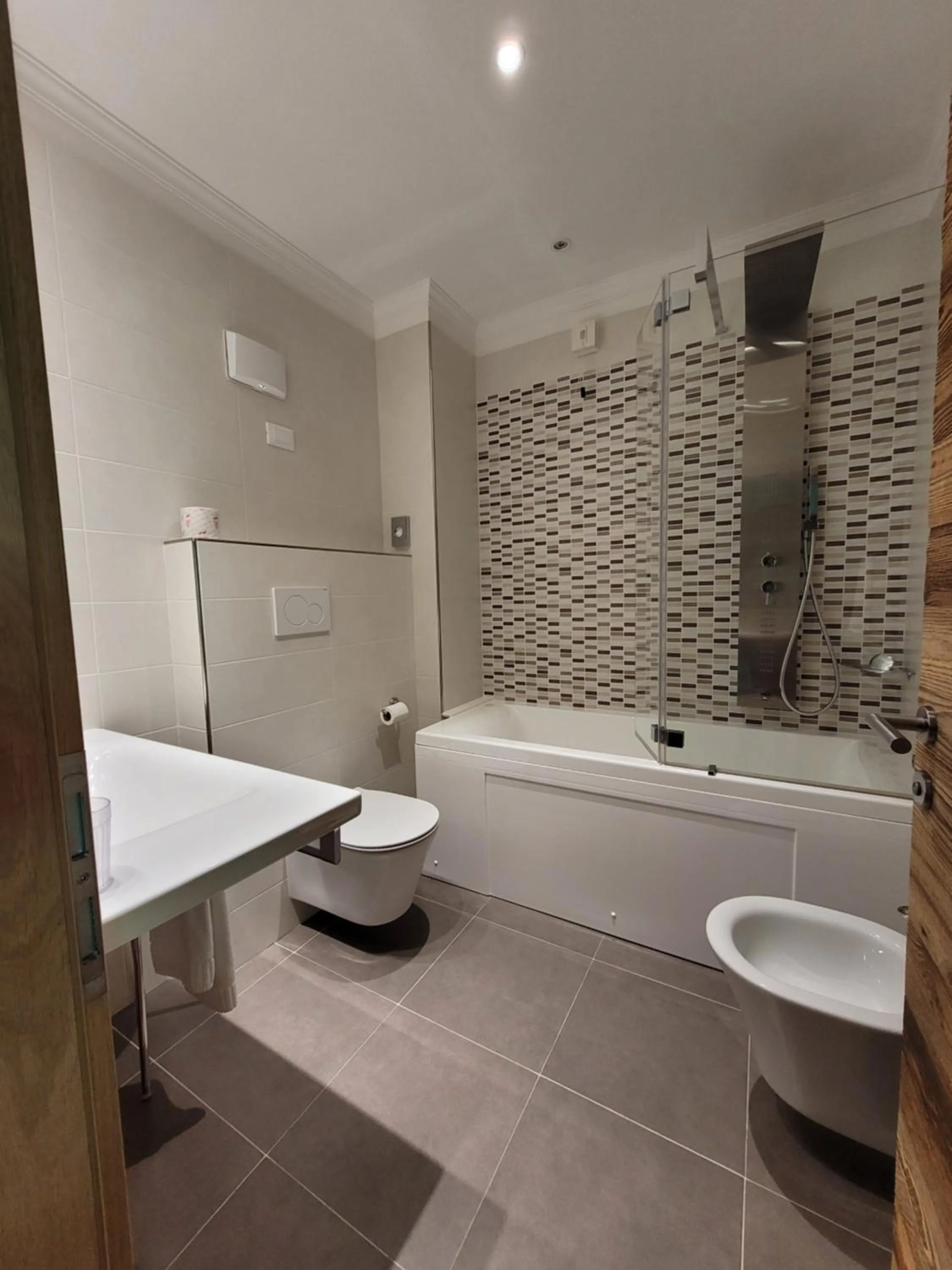 Hot Tub in Hotel Garni Royal