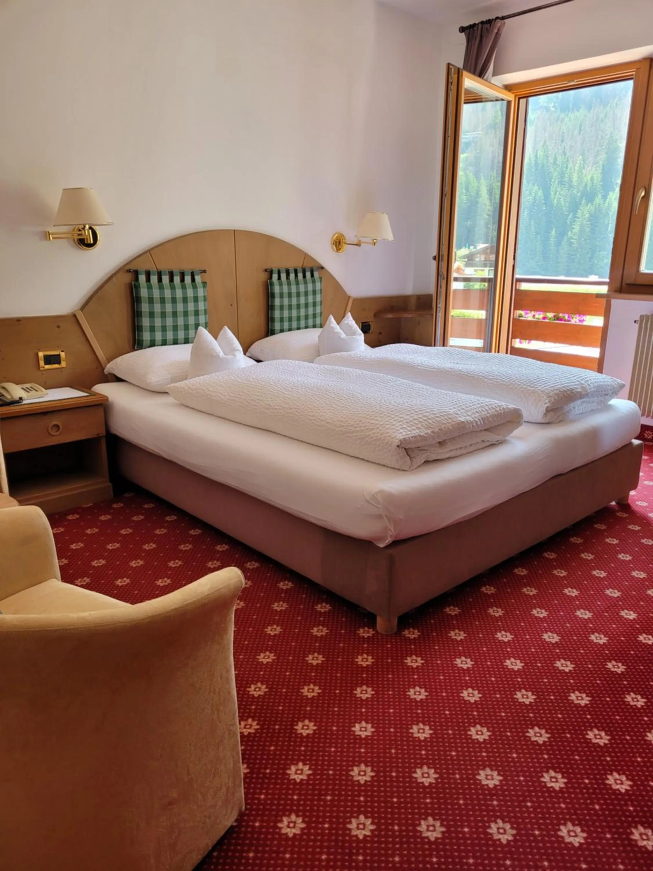 Balcony/Terrace, Bed in Hotel Garni Royal