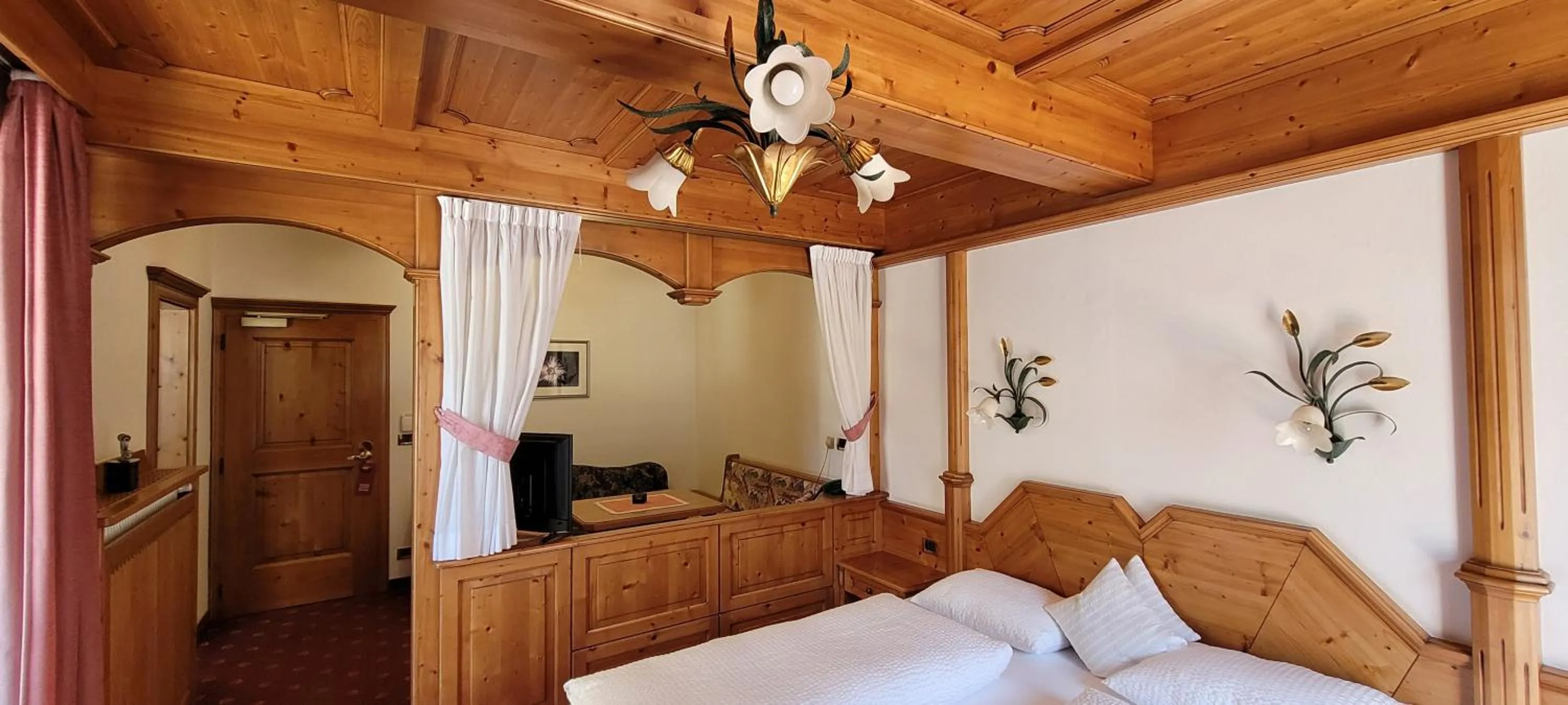 Bedroom, Bed in Hotel Garni Royal