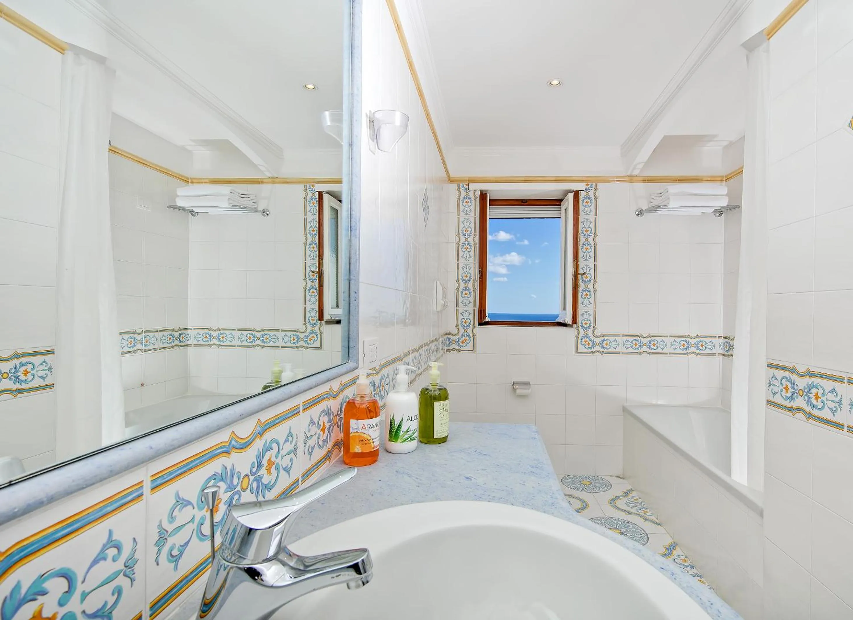 Bathroom in Hotel Syrene