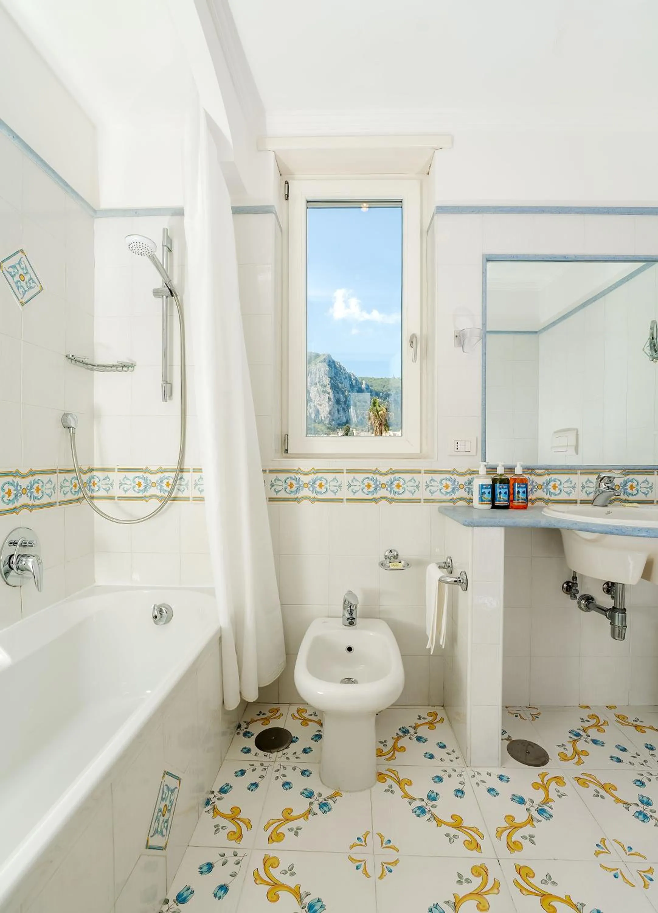 Bathroom in Hotel Syrene