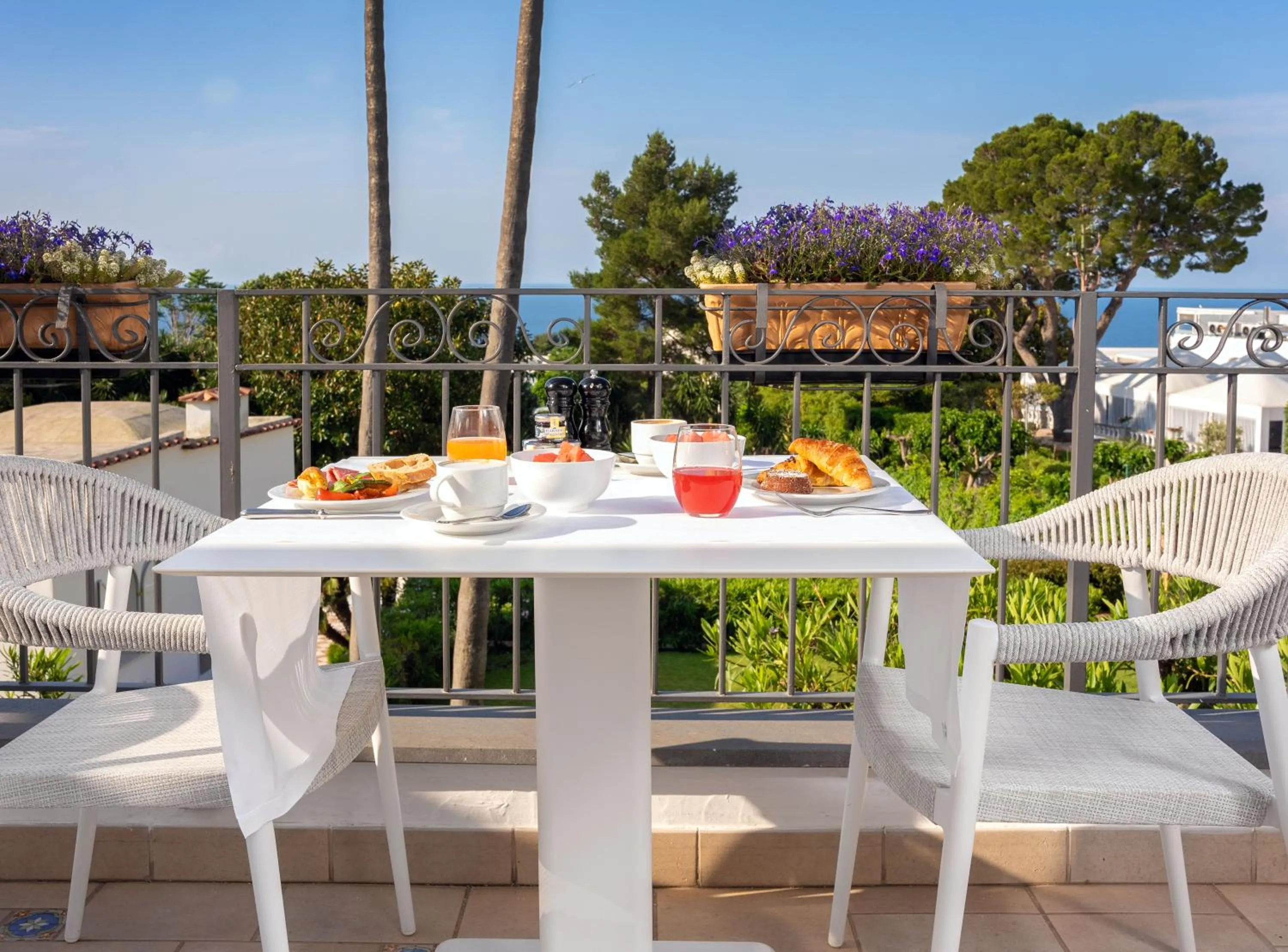 Breakfast in Hotel Syrene