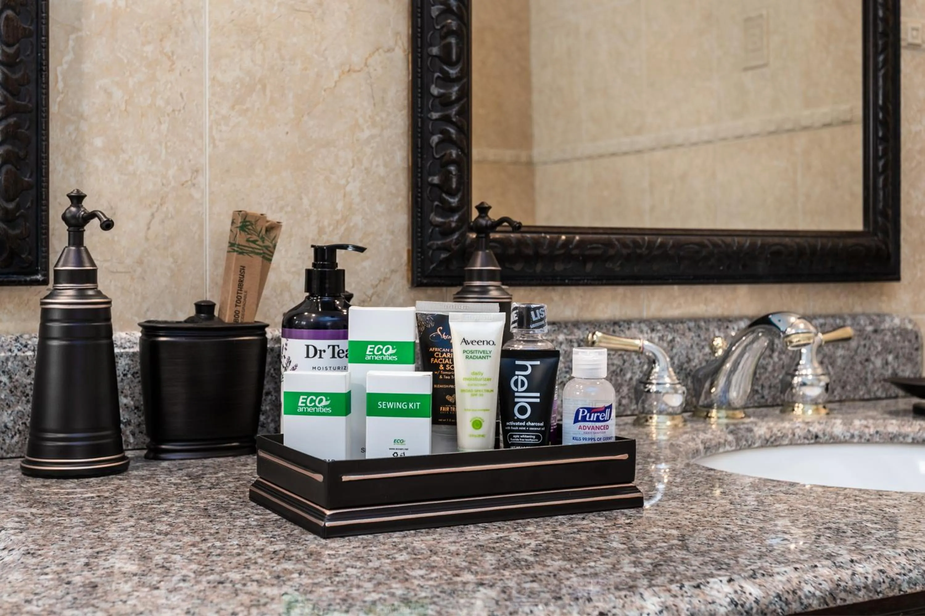 Villa Sausalito - Newly Designed 4BR HOUSE & POOL by Topanga