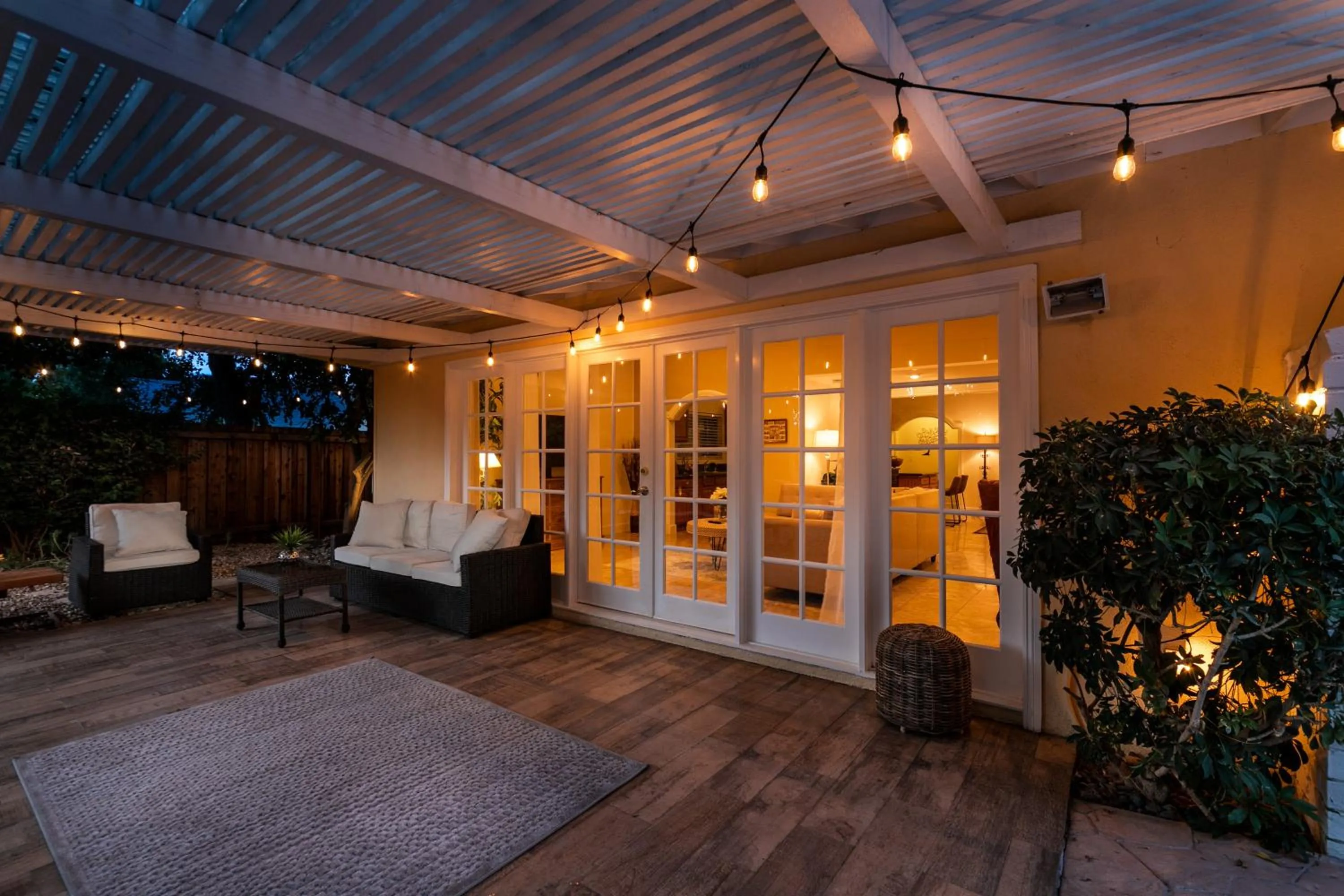 Villa Sausalito - Newly Designed 4BR HOUSE & POOL by Topanga