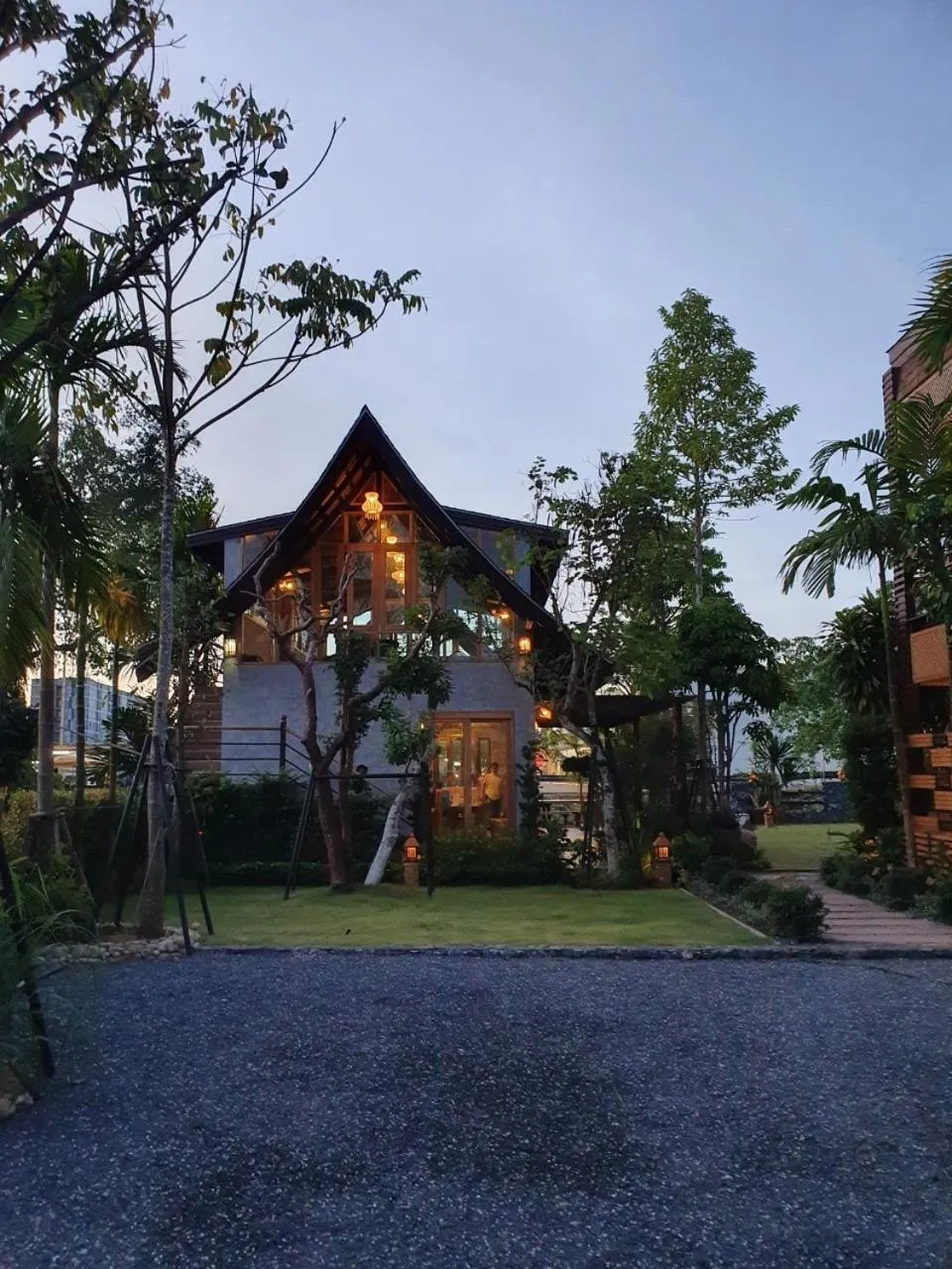 Restaurant/places to eat in Merry Spa & Resort