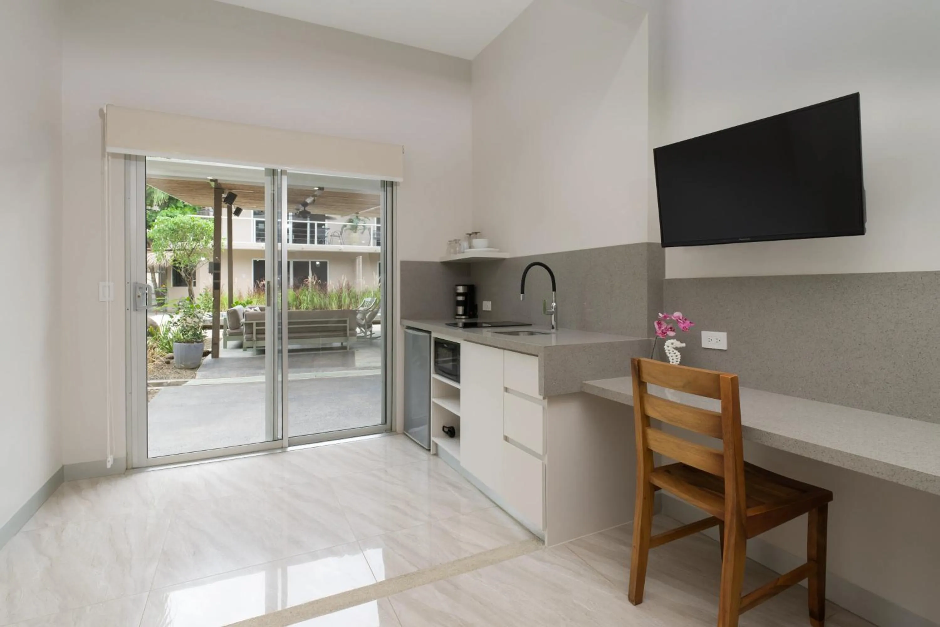 Kitchen or kitchenette in Tamarindo Bay Boutique Hotel, Apartments & Suites