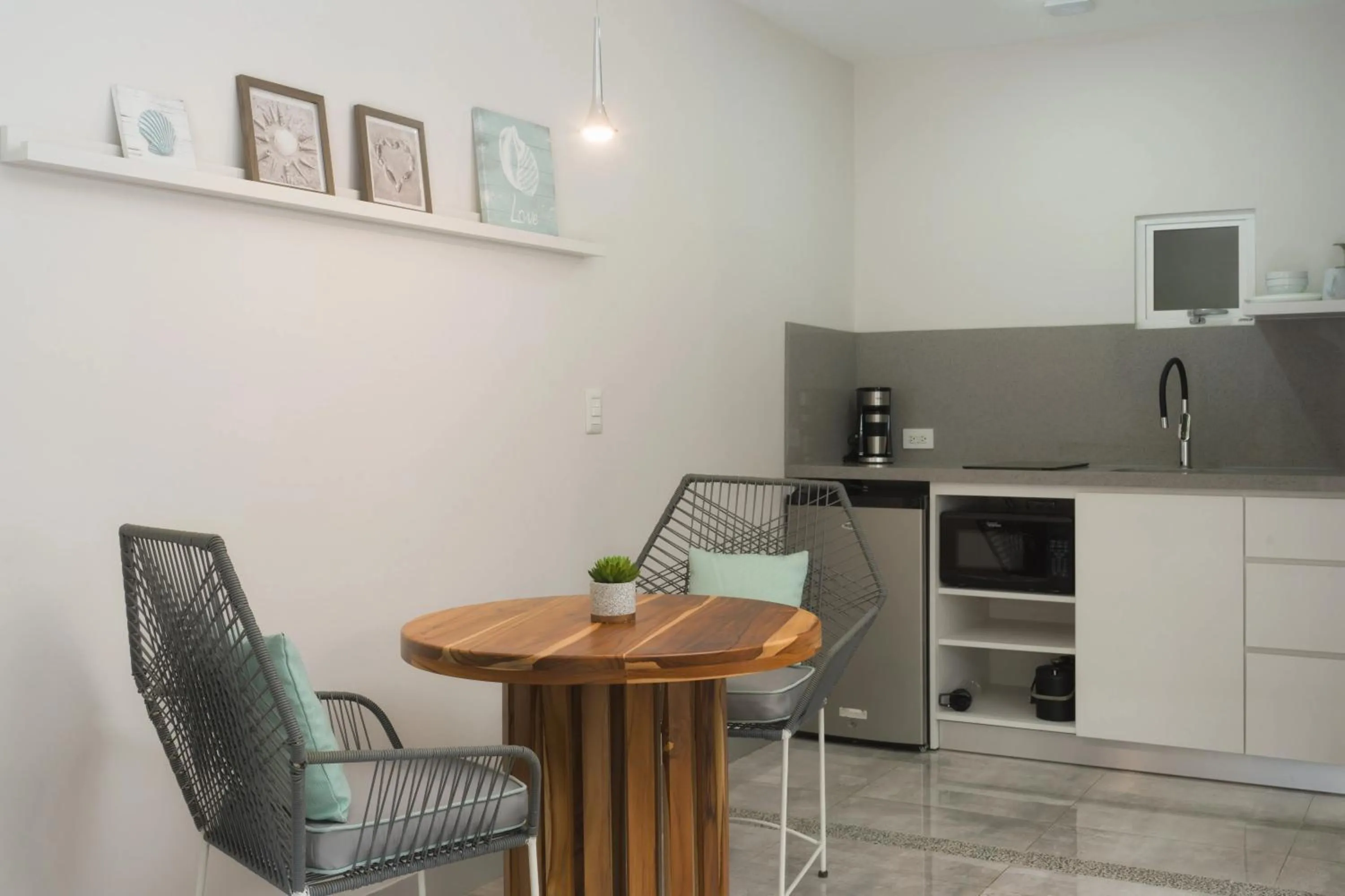 Kitchen or kitchenette in Tamarindo Bay Boutique Hotel, Apartments & Suites
