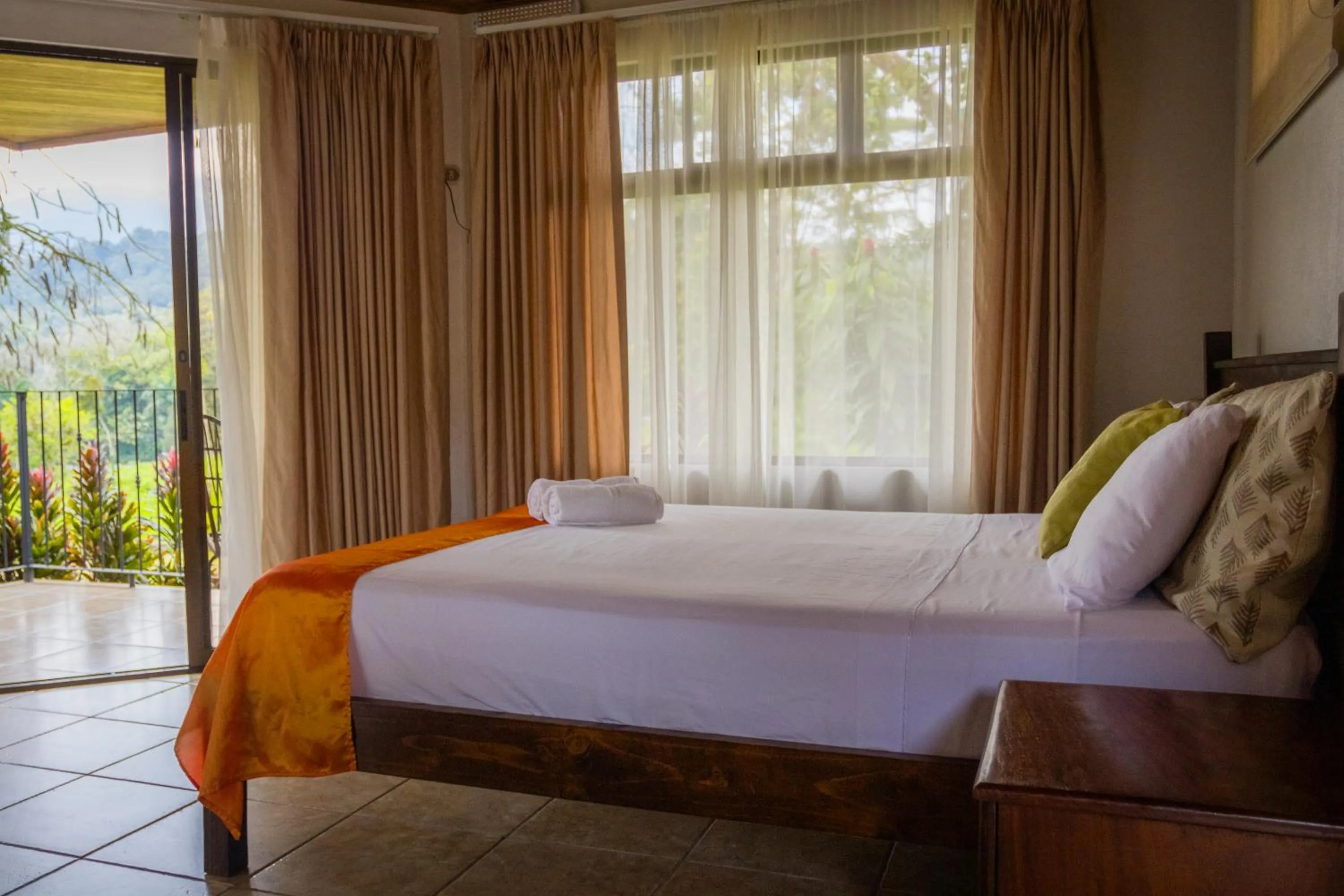 Bed in Miradas Arenal Hotel & Hotsprings