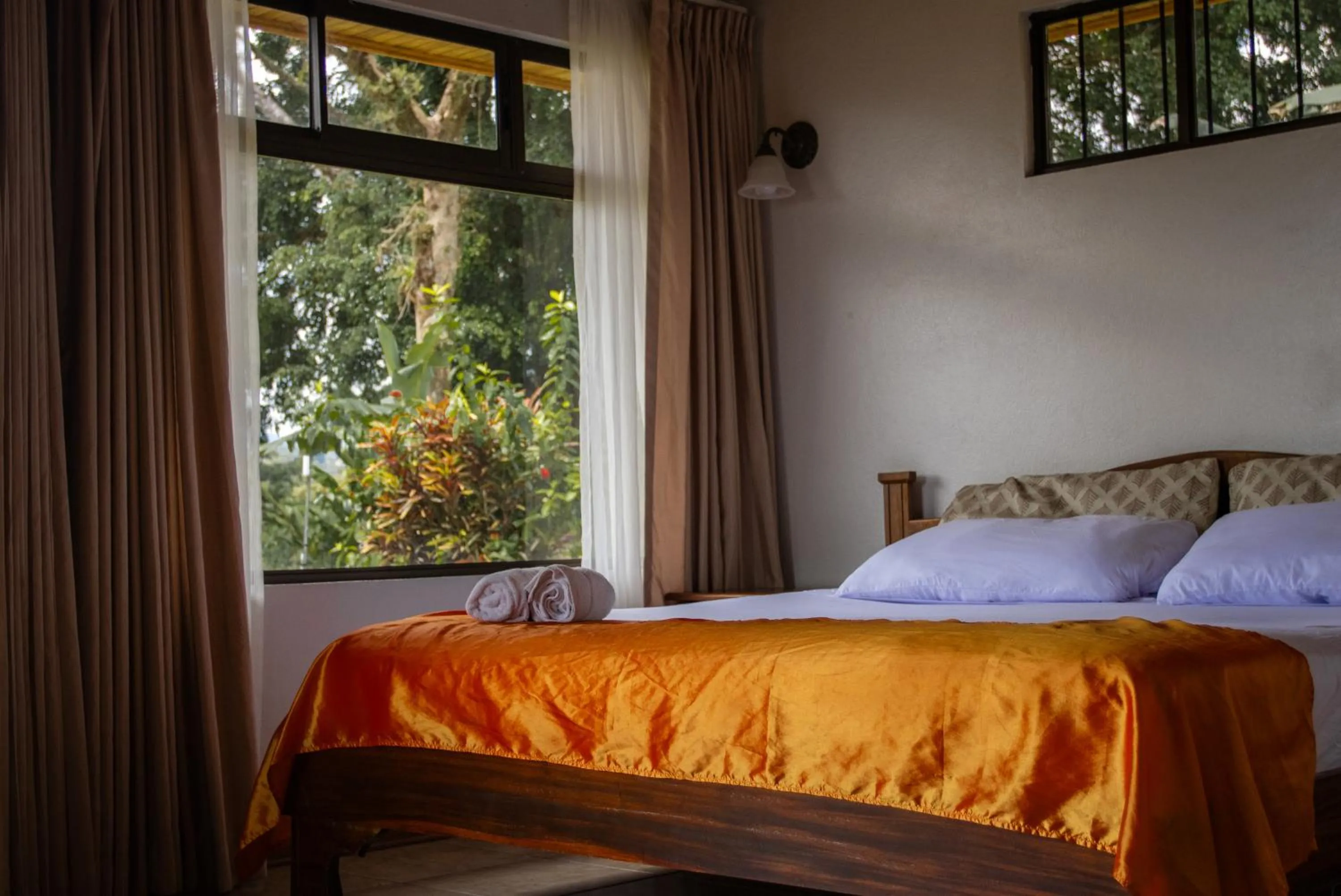 Bed in Miradas Arenal Hotel & Hotsprings