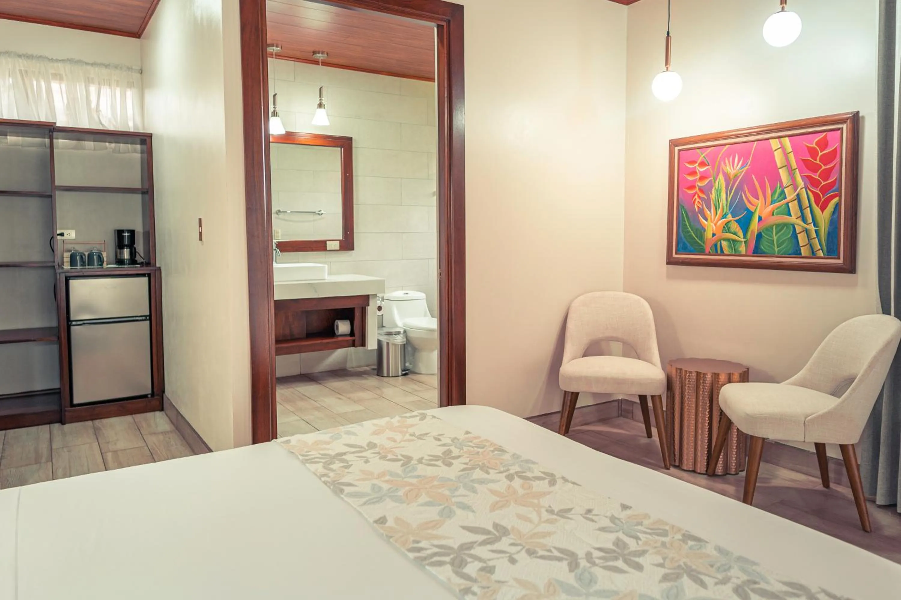 Seating area, Bed in Miradas Arenal Hotel & Hotsprings