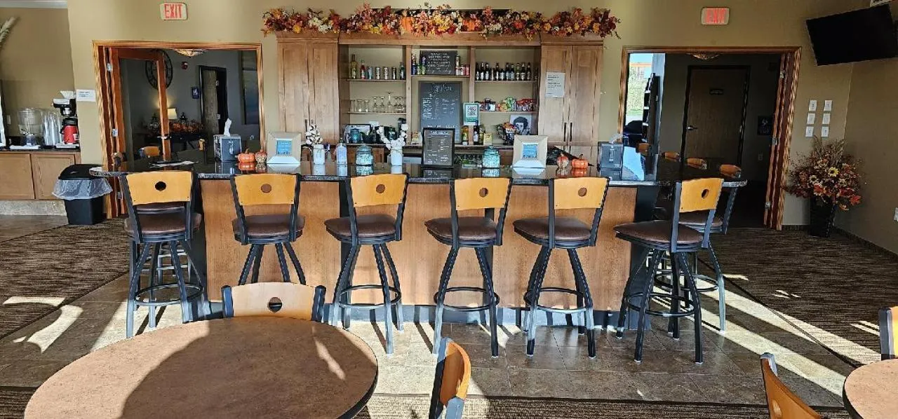 Cobblestone Inn & Suites - Newton